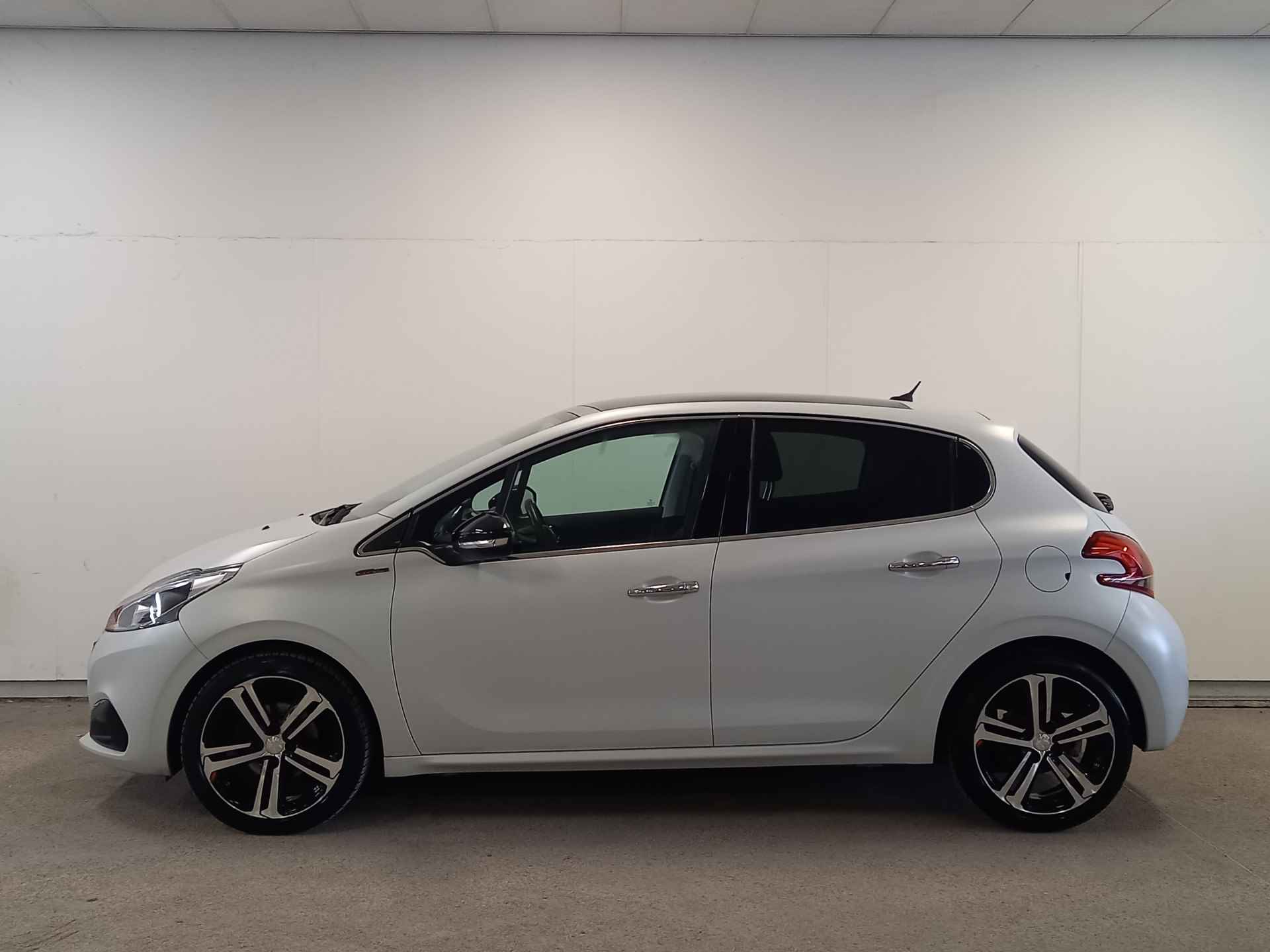 Peugeot 208 1.2 PureTech GT-line Sportieve uitvoering met Panoramadak! - 4/46