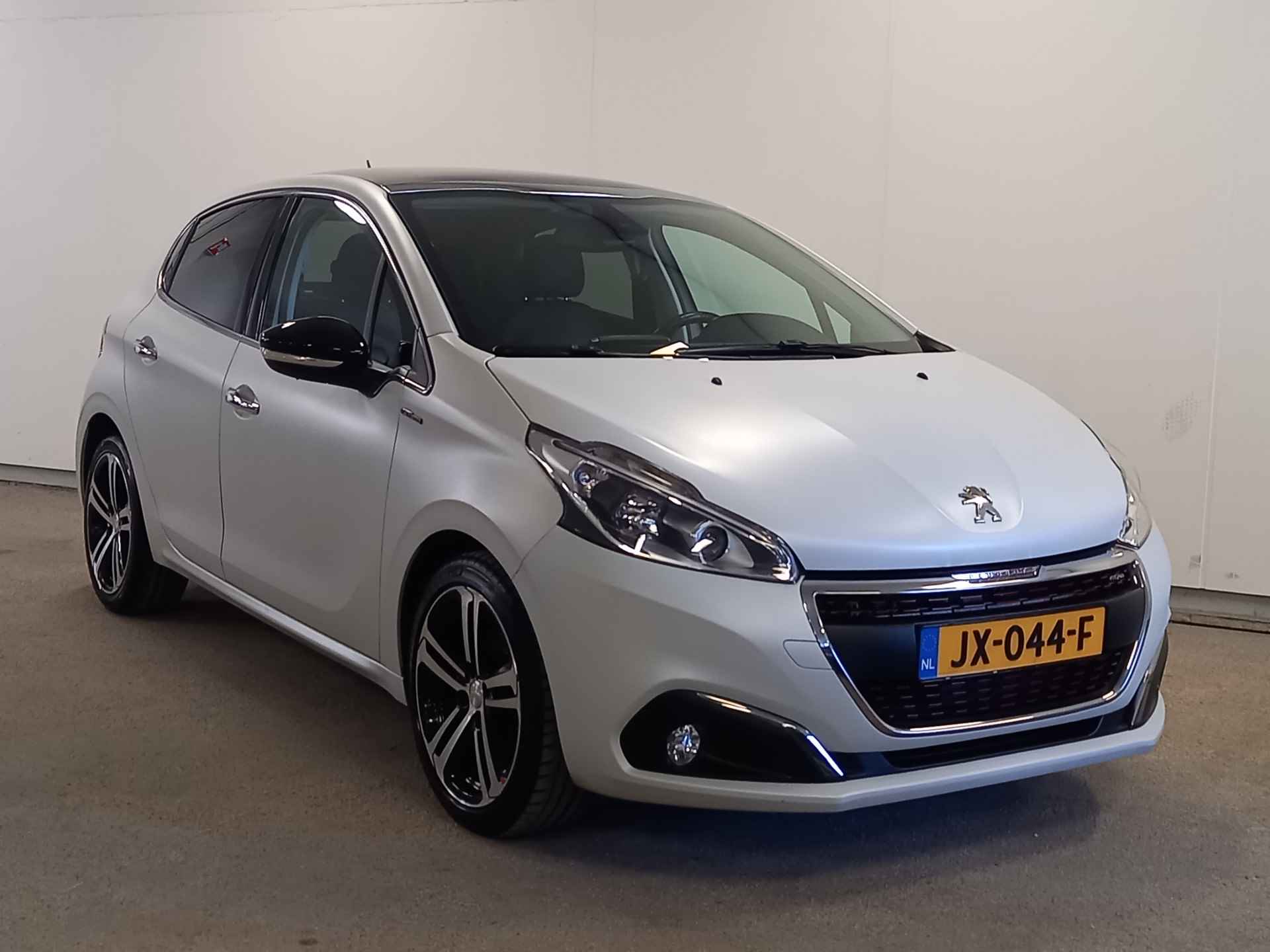 Peugeot 208 1.2 PureTech GT-line Sportieve uitvoering met Panoramadak! - 32/46