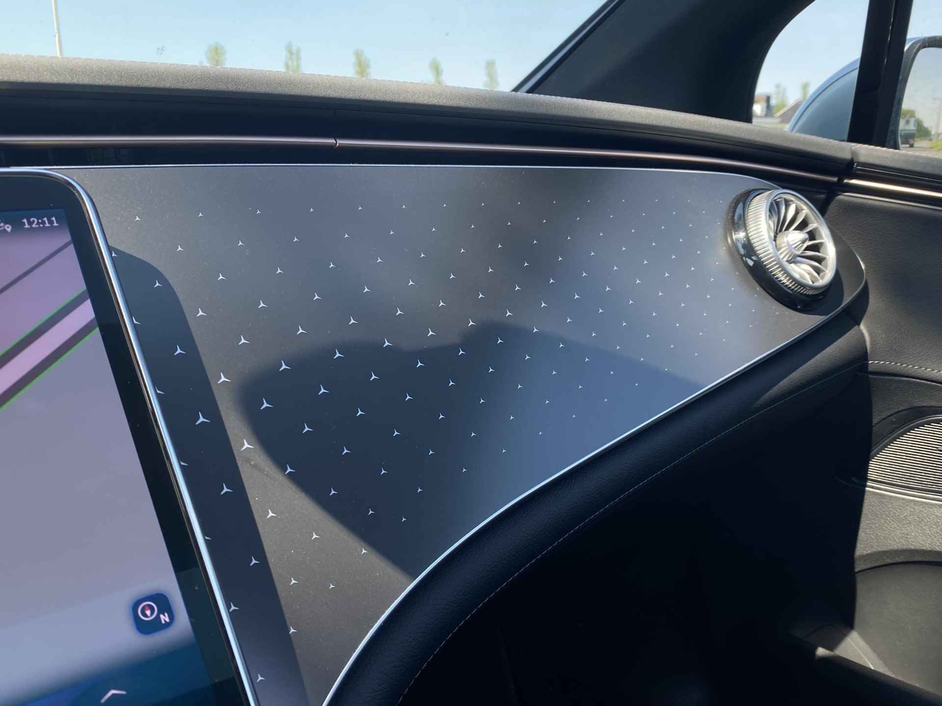 Mercedes-Benz EQE 300 Business Line 89 kWh | Panoramadak | Trekhaak afneembaar | Sfeerverlichting | Achteruitrijcamera | Apple Carplay | Privacy Glass | 19" Velgen | - 35/55
