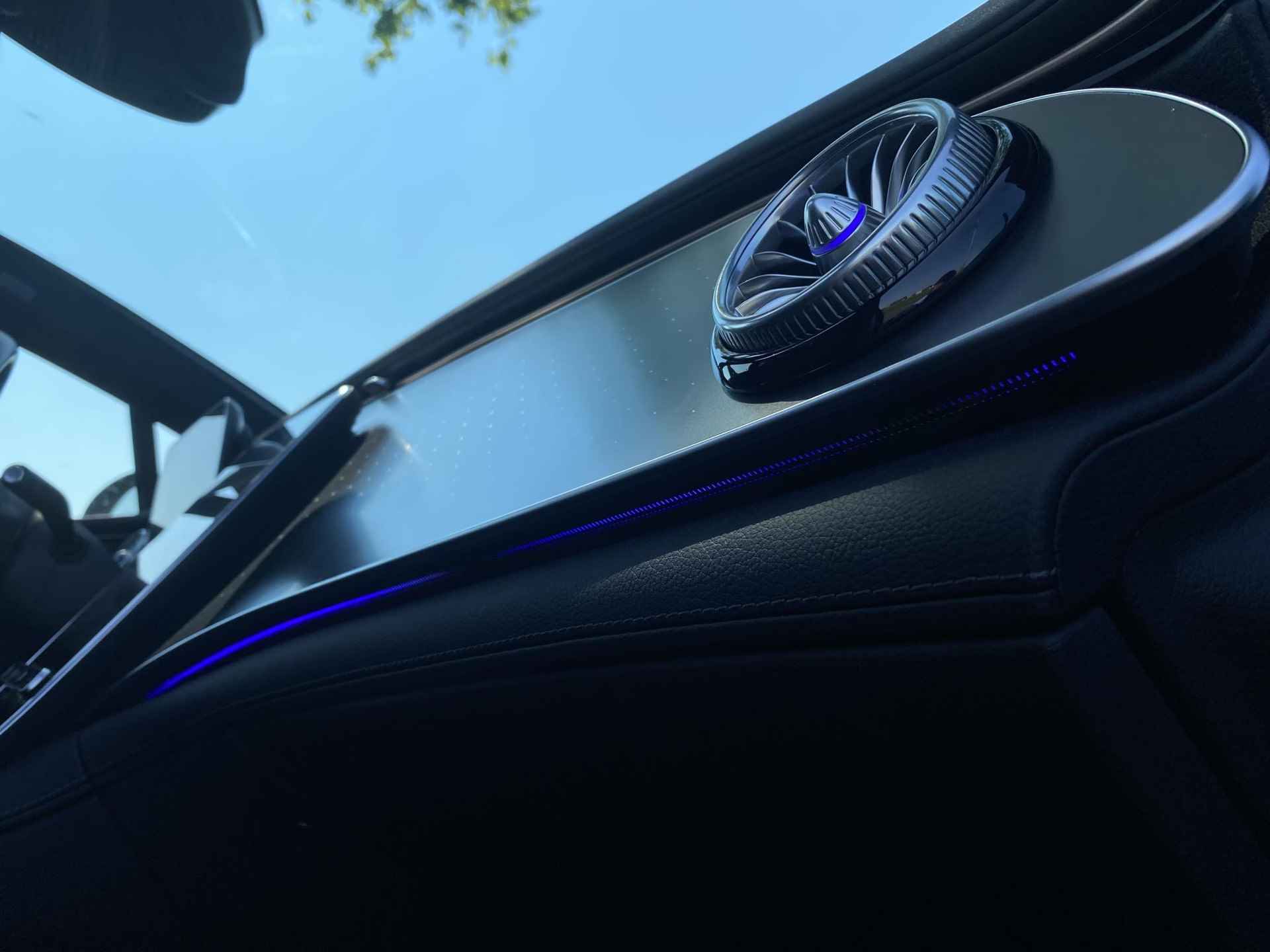 Mercedes-Benz EQE 300 Business Line 89 kWh | Panoramadak | Trekhaak afneembaar | Sfeerverlichting | Achteruitrijcamera | Apple Carplay | Privacy Glass | 19" Velgen | - 51/55