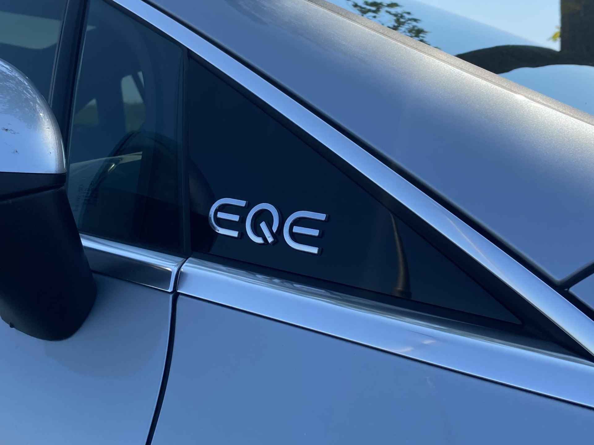 Mercedes-Benz EQE 300 Business Line 89 kWh | Panoramadak | Trekhaak afneembaar | Sfeerverlichting | Achteruitrijcamera | Apple Carplay | Privacy Glass | 19" Velgen | - 54/55