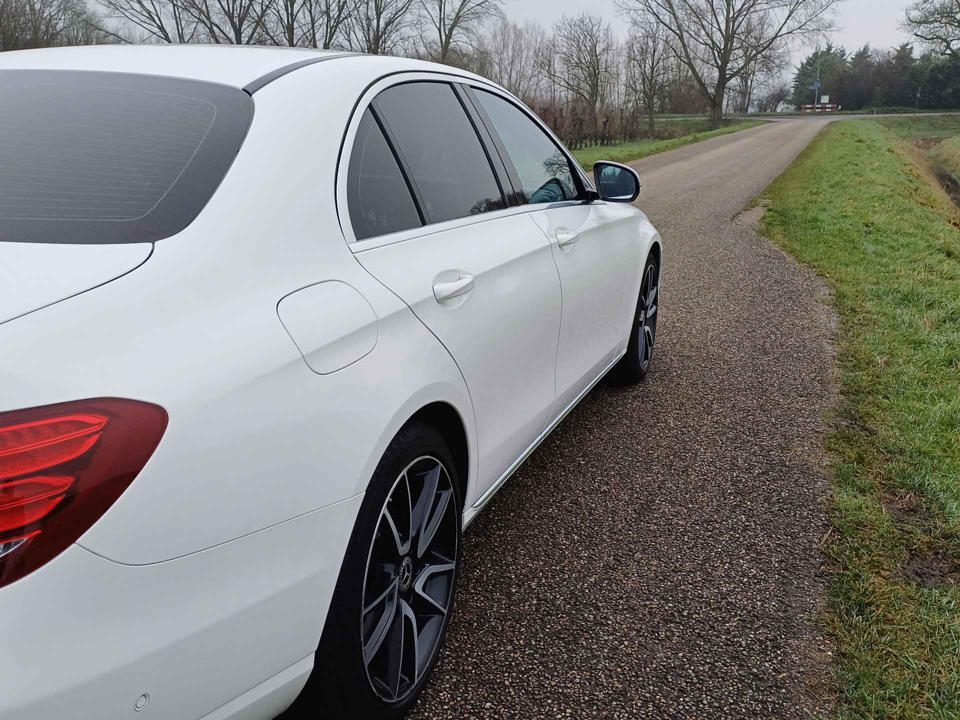 Mercedes-Benz E-Klasse 200 Premium | Sfeerverlichting | Camera | Prachtige auto - 18/50