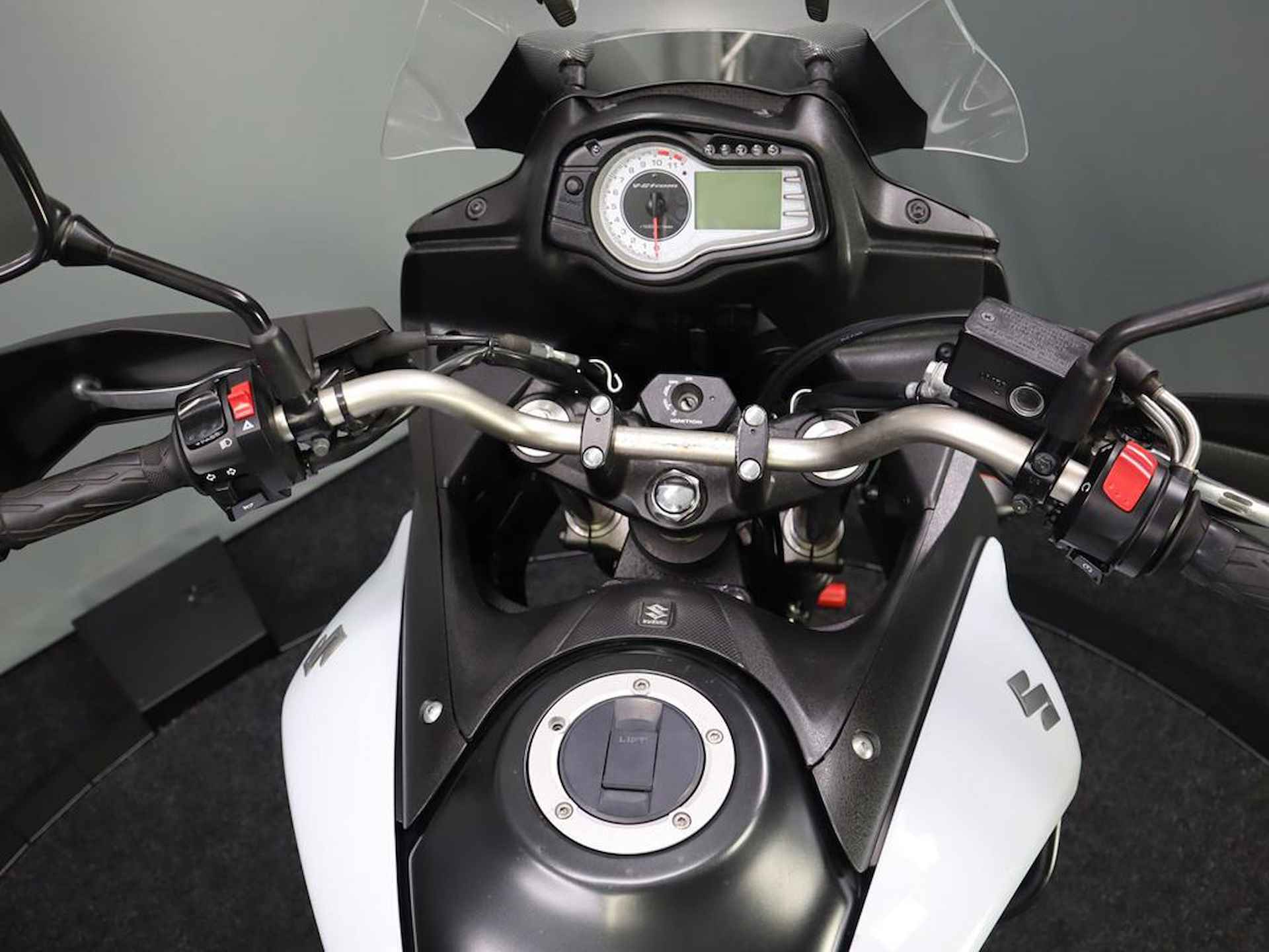 Suzuki V-Strom DL 650 A - 13/13