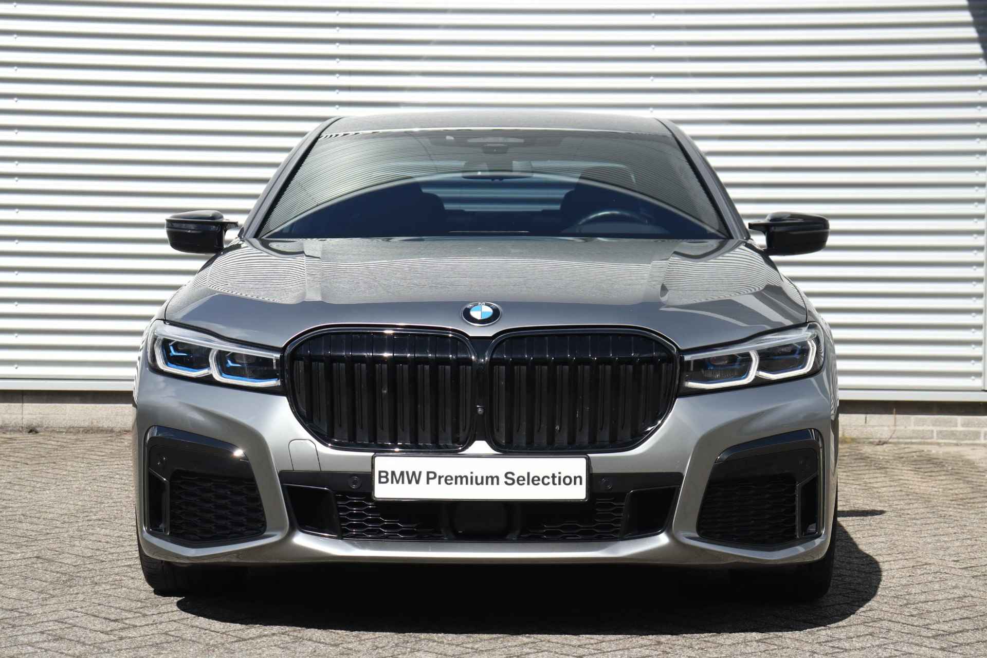 BMW 7 Serie Sedan 745e | High Executive | M Sportpakket | Driving Assistant Professional | Parking Assistant Plus | Head-Up | Harman Kardon | Laserlight | Warmte Comfortpakket | Soft-Close | Comfort Access | 19''LMV - 2/43