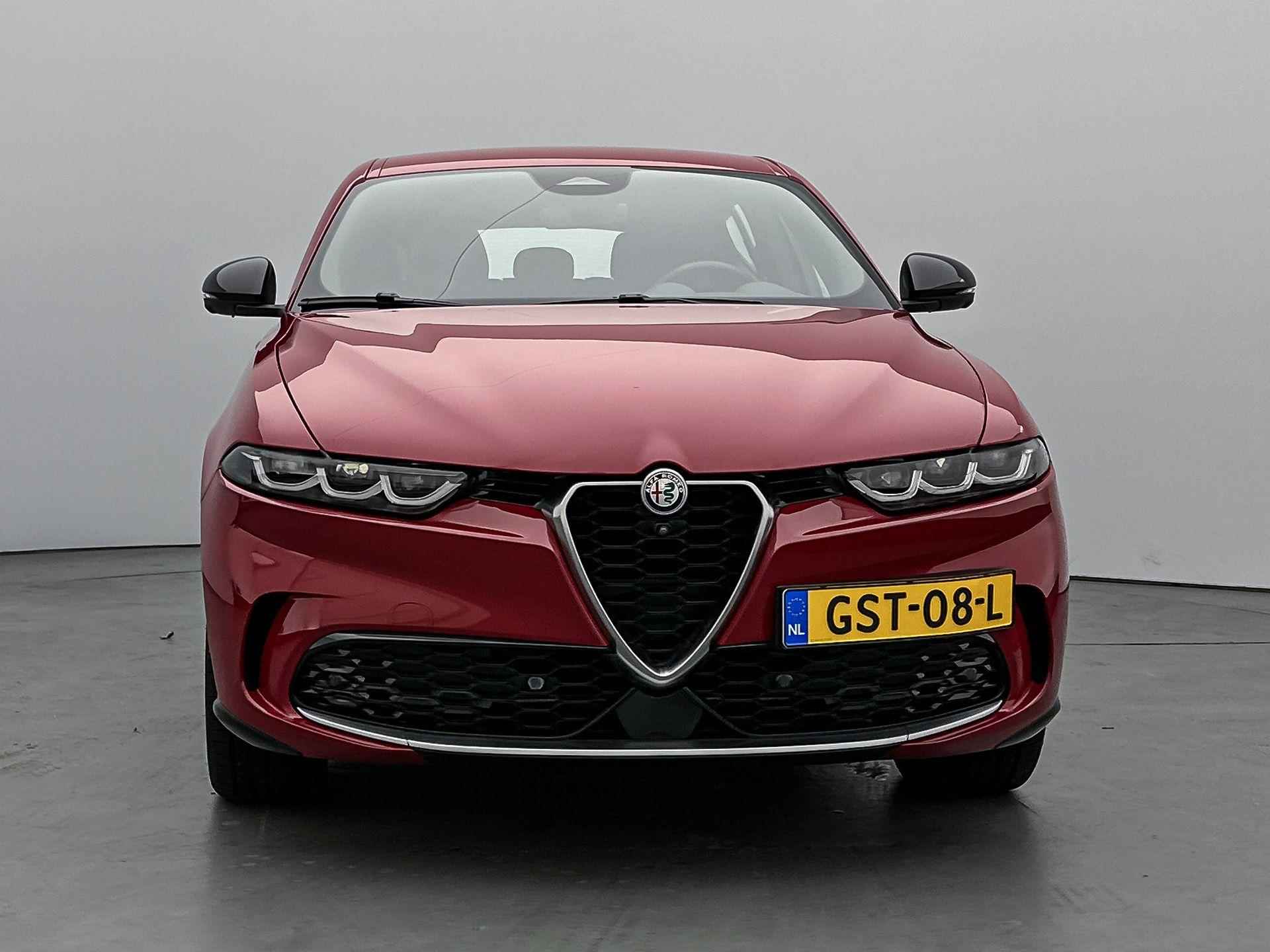 Alfa Romeo Tonale SUV Hybrid Ti 160 pk Automaat | Navigatie | Rondomzicht Camera | Voorstoelen Verwarmd | Keyless Entry/Start | Matrix LED Koplampen | Elektrische Achterklep met Sensor | Adaptieve Cruise Control | 18" Lichtmetalen Velgen | Apple Carplay/Android Auto | - 5/36