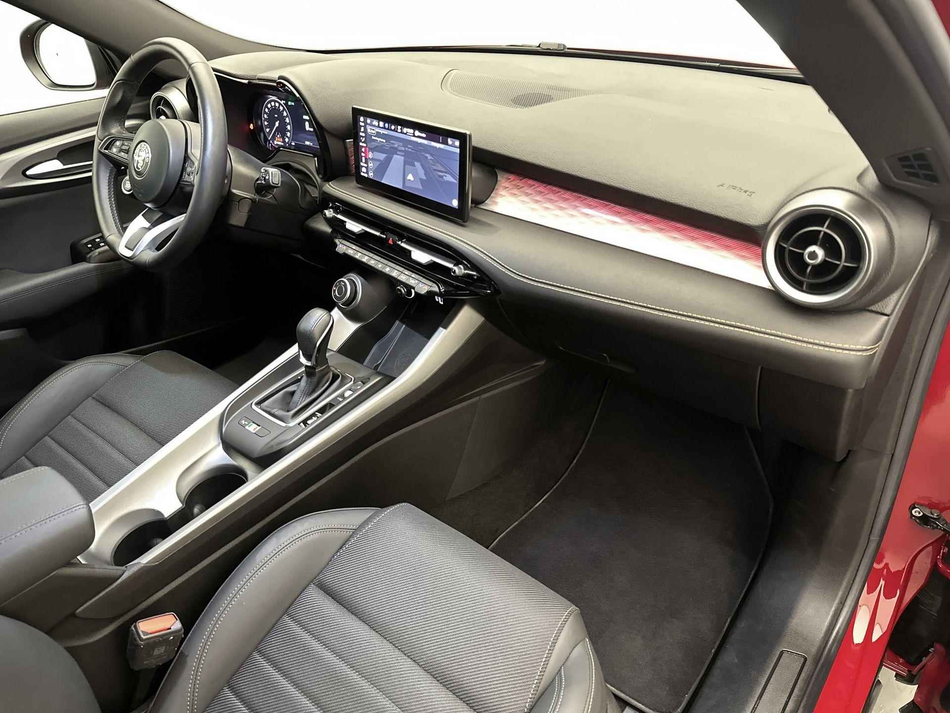 Alfa Romeo Tonale SUV Hybrid Ti 160 pk Automaat | Navigatie | Rondomzicht Camera | Voorstoelen Verwarmd | Keyless Entry/Start | Matrix LED Koplampen | Elektrische Achterklep met Sensor | Adaptieve Cruise Control | 18" Lichtmetalen Velgen | Apple Carplay/Android Auto | - 14/36