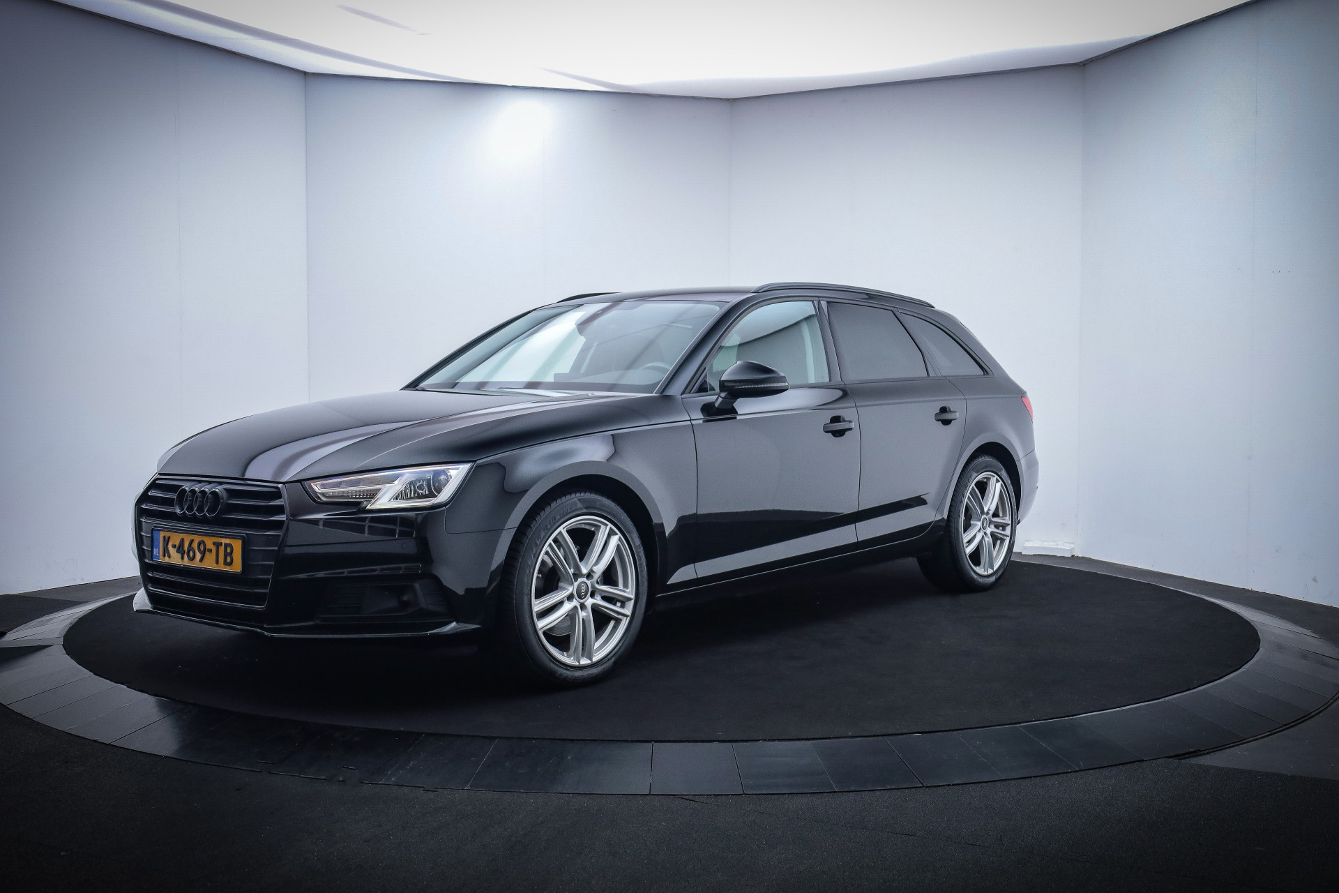 Audi A4 Avant 1.4TFSI S-Tr. DESIGN LINE Plus FULL LED/ADAPTIVE CRUISE/NAVI/ELEK TREKHAAK/STOELVERW./PDC V+A/LMV 18"