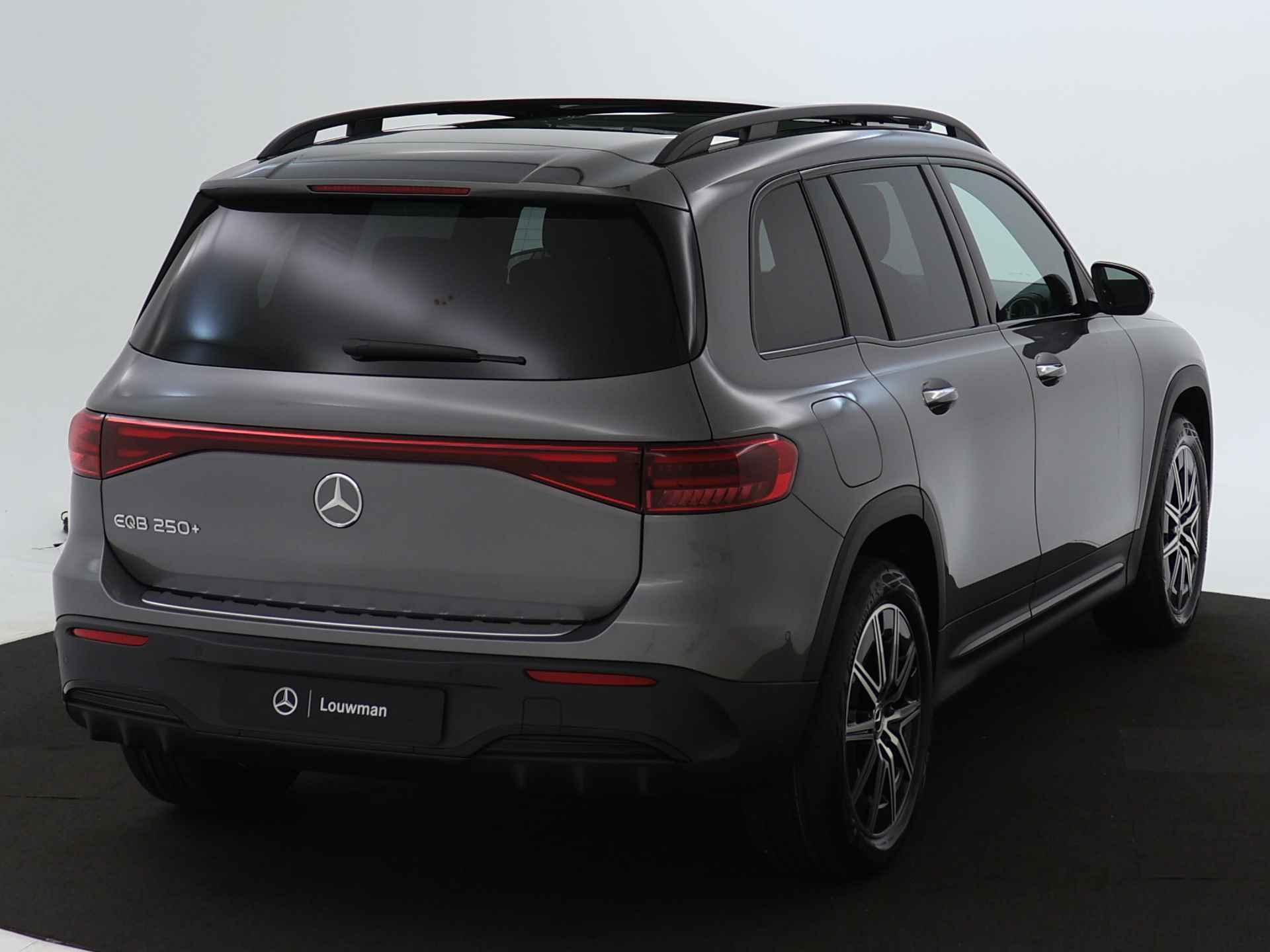 Mercedes-Benz EQB 250+ AMG Line 7p. LIMITED 71 kWh | Nightpakket | GUARD 360° Voertuigbescherming Plus | Premium pakket | Burmester Surround Sound systeem | Winter pakket | Parkeerpakket met 360°-camera | KEYLESS-GO comfort pakket | - 12/43