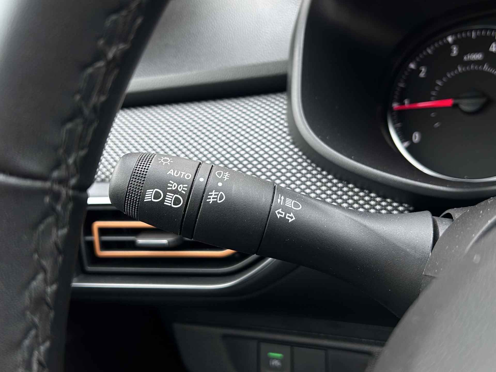 Dacia Sandero 1.0 TCe 100 Bi-Fuel Essential / 100% dealeronderhouden / Trekhaak / achteruitrij camera / Apple & Android carplay / Climate / dodehoek detectie / Cruise / Automatisch dimlicht / Bluethooth / Mistlampen / Led / - 23/44