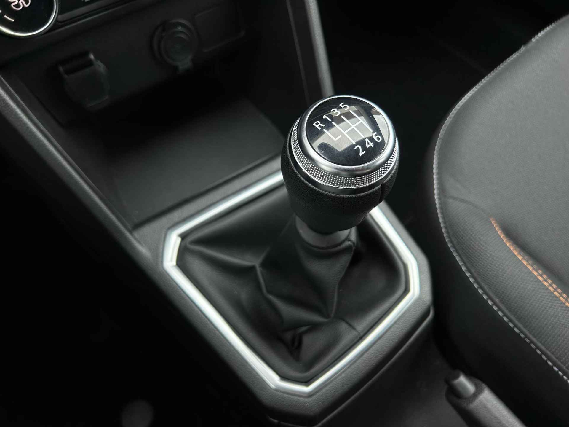 Dacia Sandero 1.0 TCe 100 Bi-Fuel Essential / 100% dealeronderhouden / Trekhaak / achteruitrij camera / Apple & Android carplay / Climate / dodehoek detectie / Cruise / Automatisch dimlicht / Bluethooth / Mistlampen / Led / - 27/44