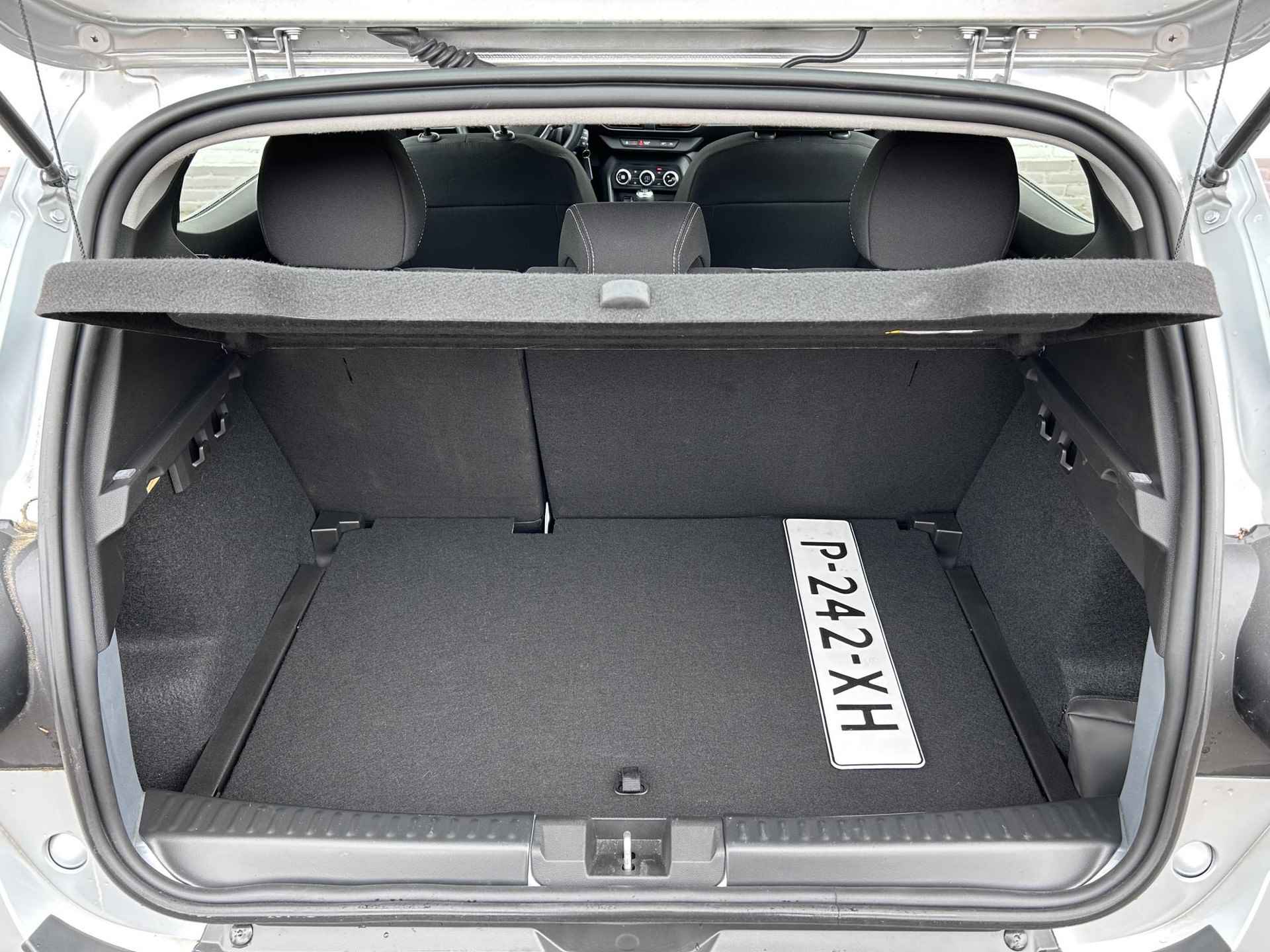 Dacia Sandero 1.0 TCe 100 Bi-Fuel Essential / 100% dealeronderhouden / Trekhaak / achteruitrij camera / Apple & Android carplay / Climate / dodehoek detectie / Cruise / Automatisch dimlicht / Bluethooth / Mistlampen / Led / - 35/44