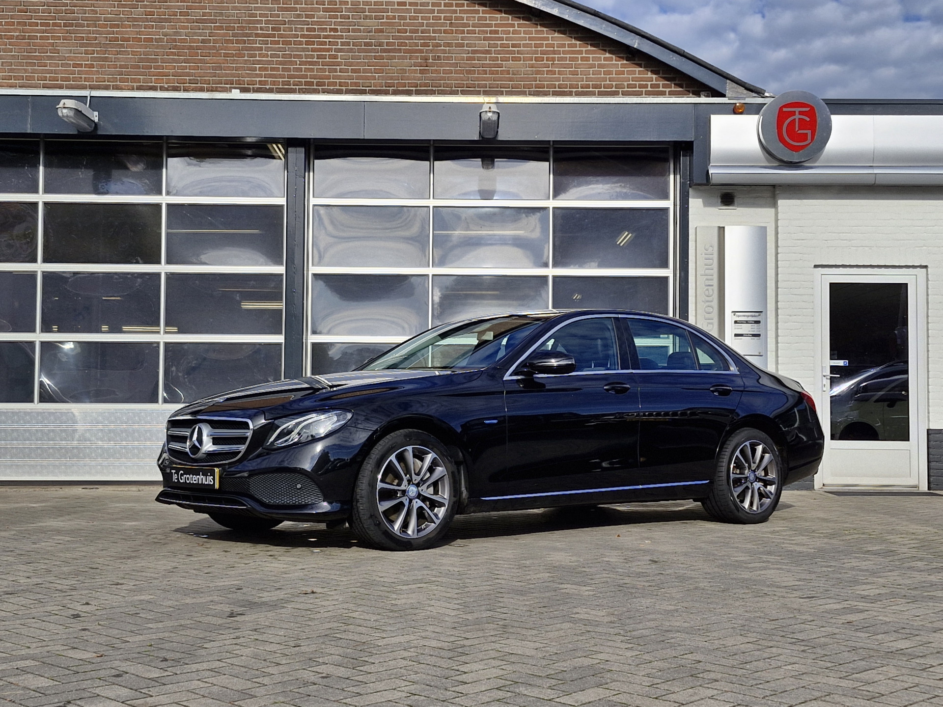 Mercedes-Benz E-Klasse 350 e Lease Edition PHEV vb luchtveren, digitaal tellerpaneel, trekhaak