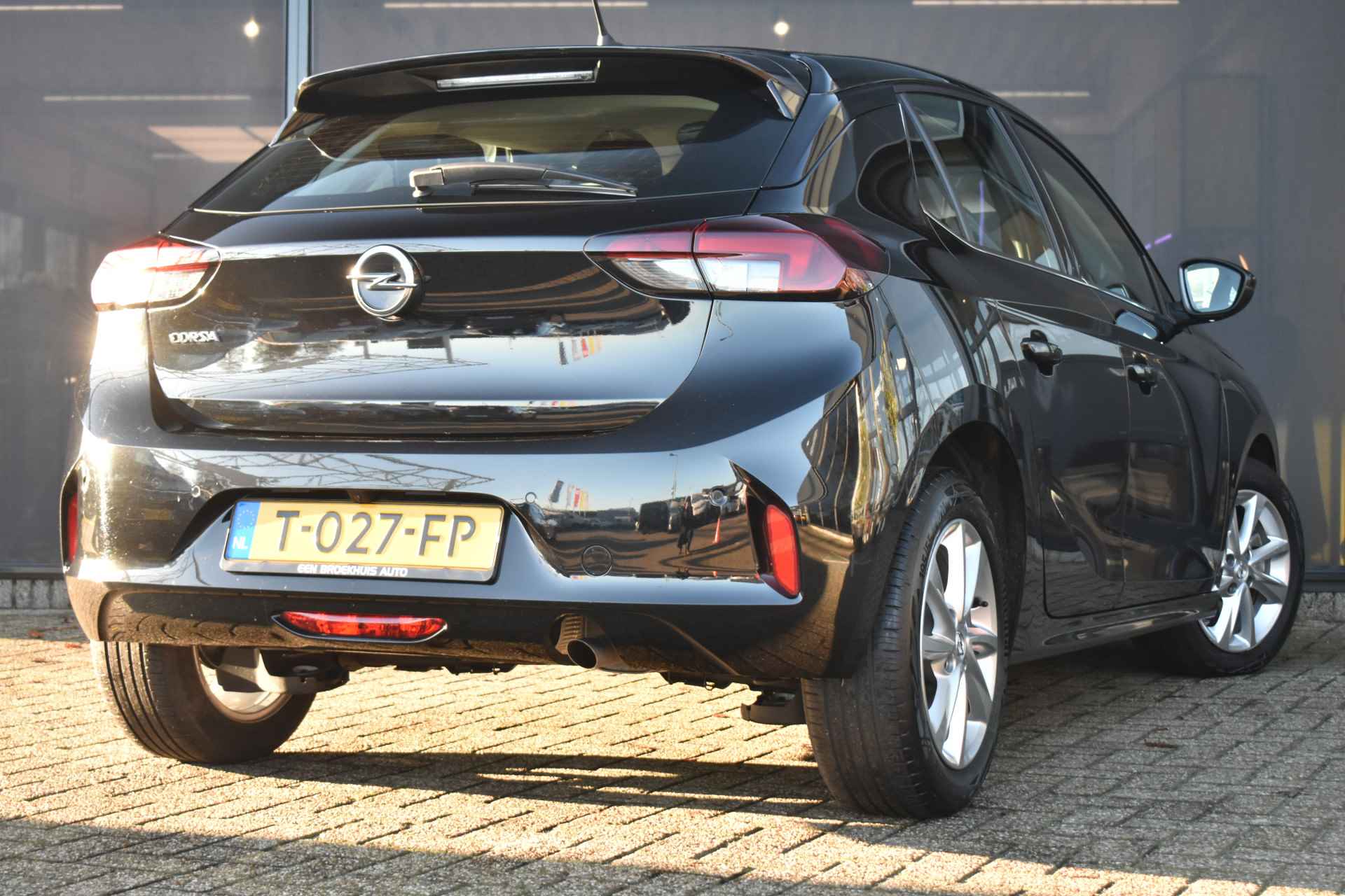 Opel Corsa 1.2 Turbo Elegance 100pk | Navigatie | Dodehoek-Detectie | Achteruitrijcamera | Cruise Control | Airco | Full-LED | Parkeersenso - 3/41