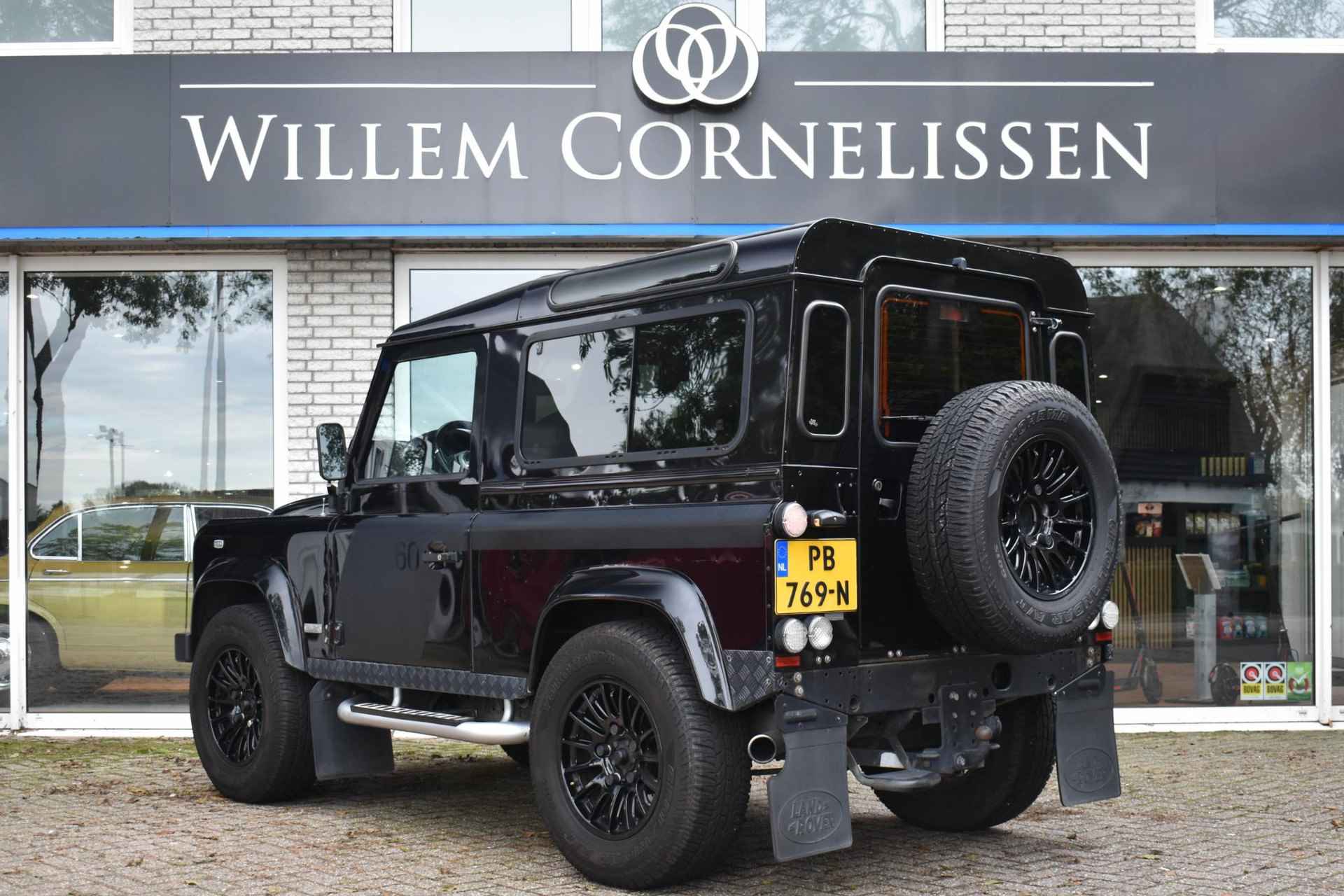 Land Rover Defender 2.4 TD 90 SW SVX 60th Anniversary UNIEK Schuifdak - 4/41