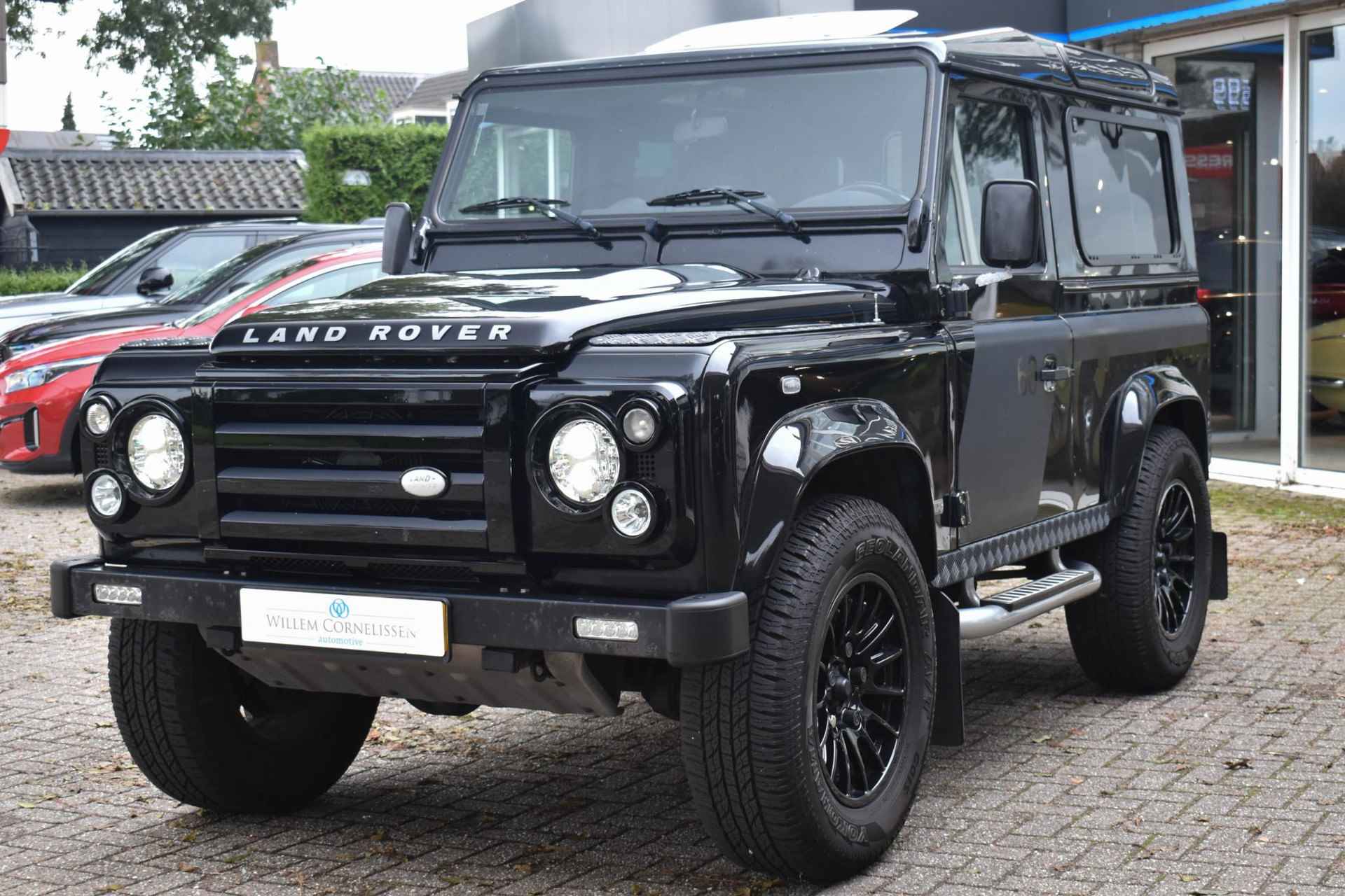 Land Rover Defender 2.4 TD 90 SW SVX 60th Anniversary UNIEK Schuifdak - 11/41