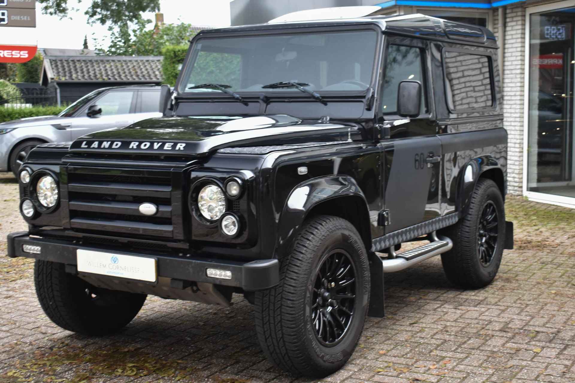 Land Rover Defender 2.4 TD 90 SW SVX 60th Anniversary UNIEK Schuifdak - 24/41