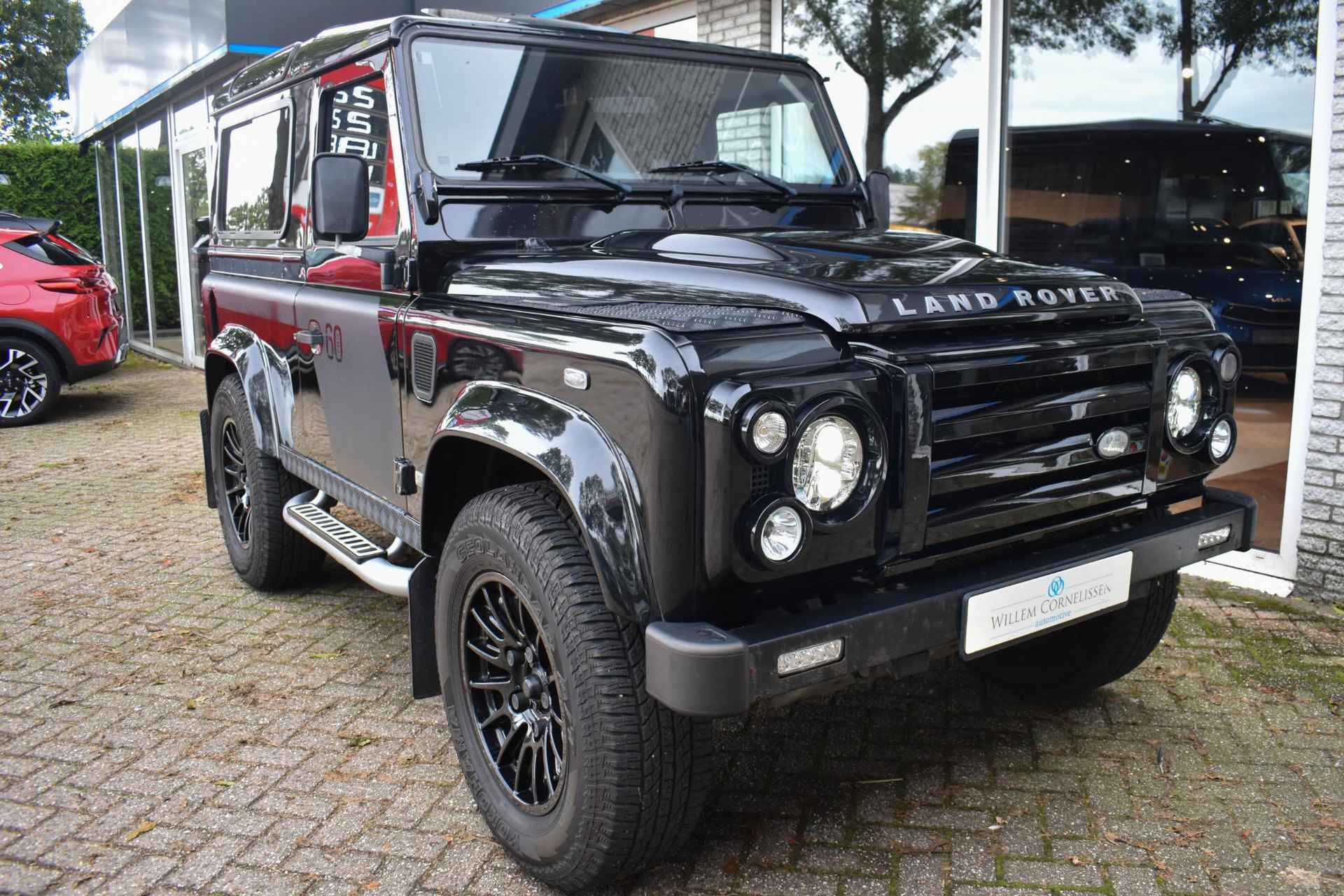 Land Rover Defender 2.4 TD 90 SW SVX 60th Anniversary UNIEK Schuifdak - 30/41