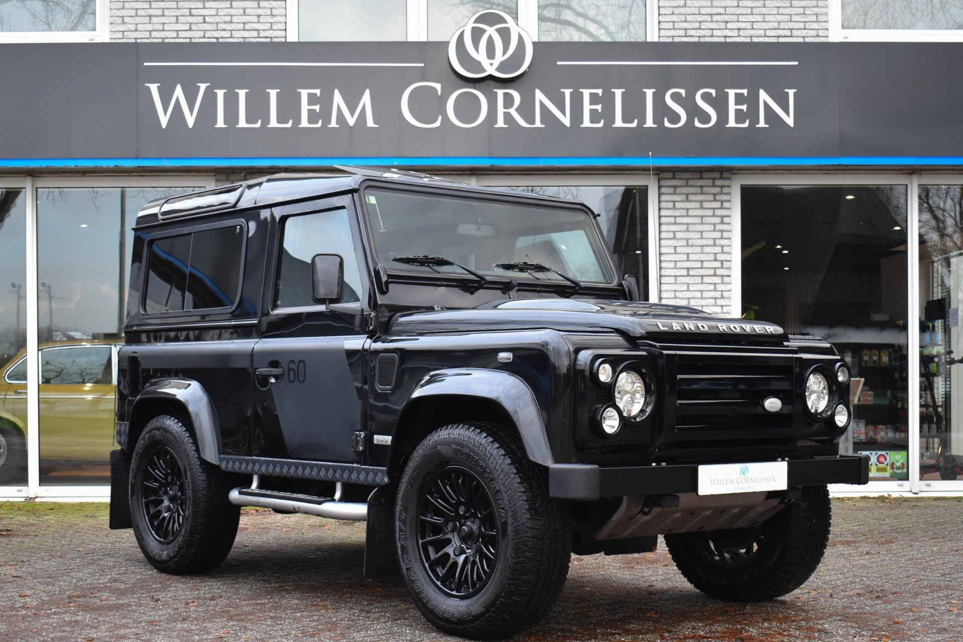 Land Rover Defender 2.4 TD 90 SW SVX 60th Anniversary UNIEK Schuifdak