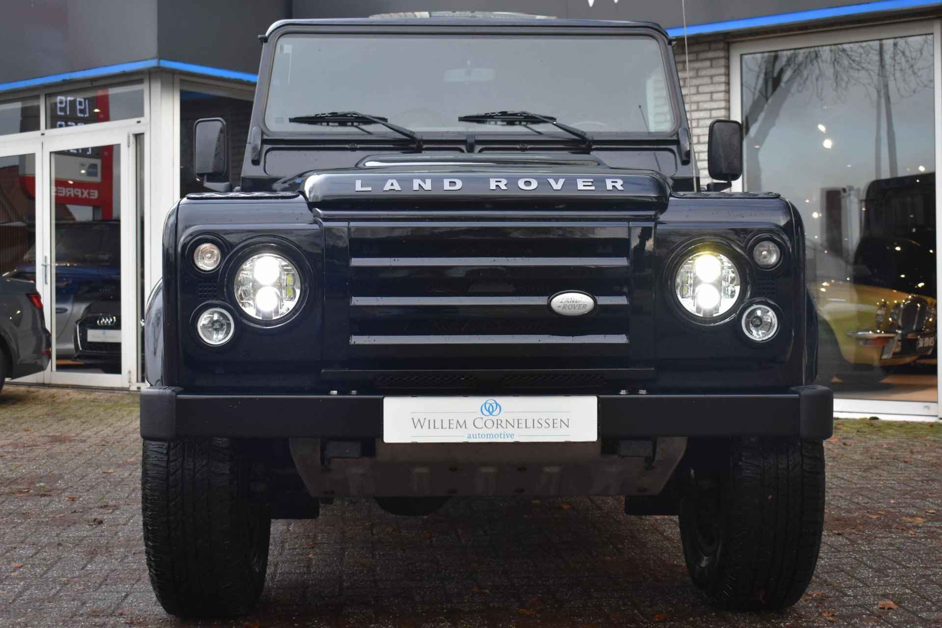 Land Rover Defender 2.4 TD 90 SW SVX 60th Anniversary UNIEK Schuifdak - 9/45