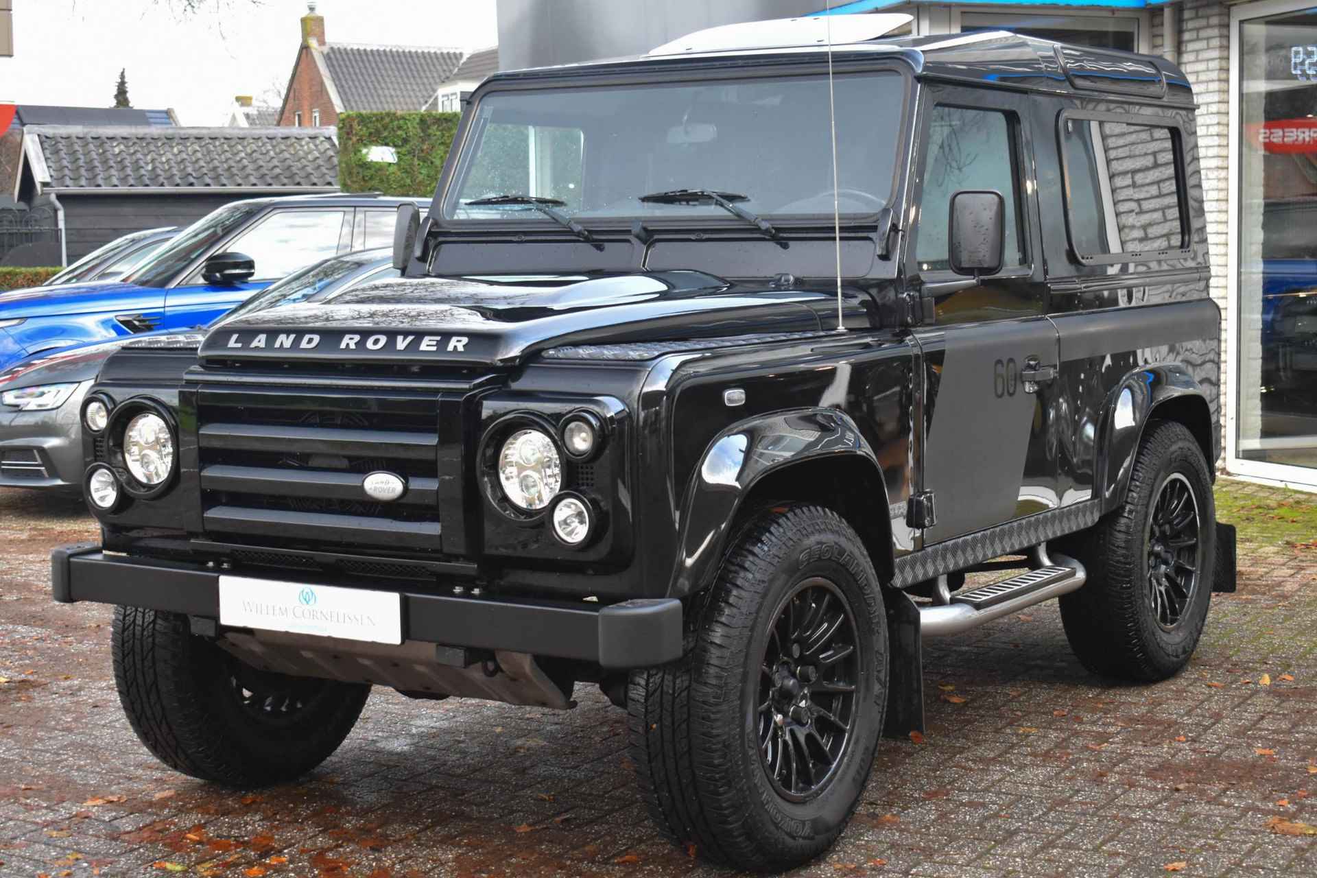 Land Rover Defender 2.4 TD 90 SW SVX 60th Anniversary UNIEK Schuifdak - 15/45