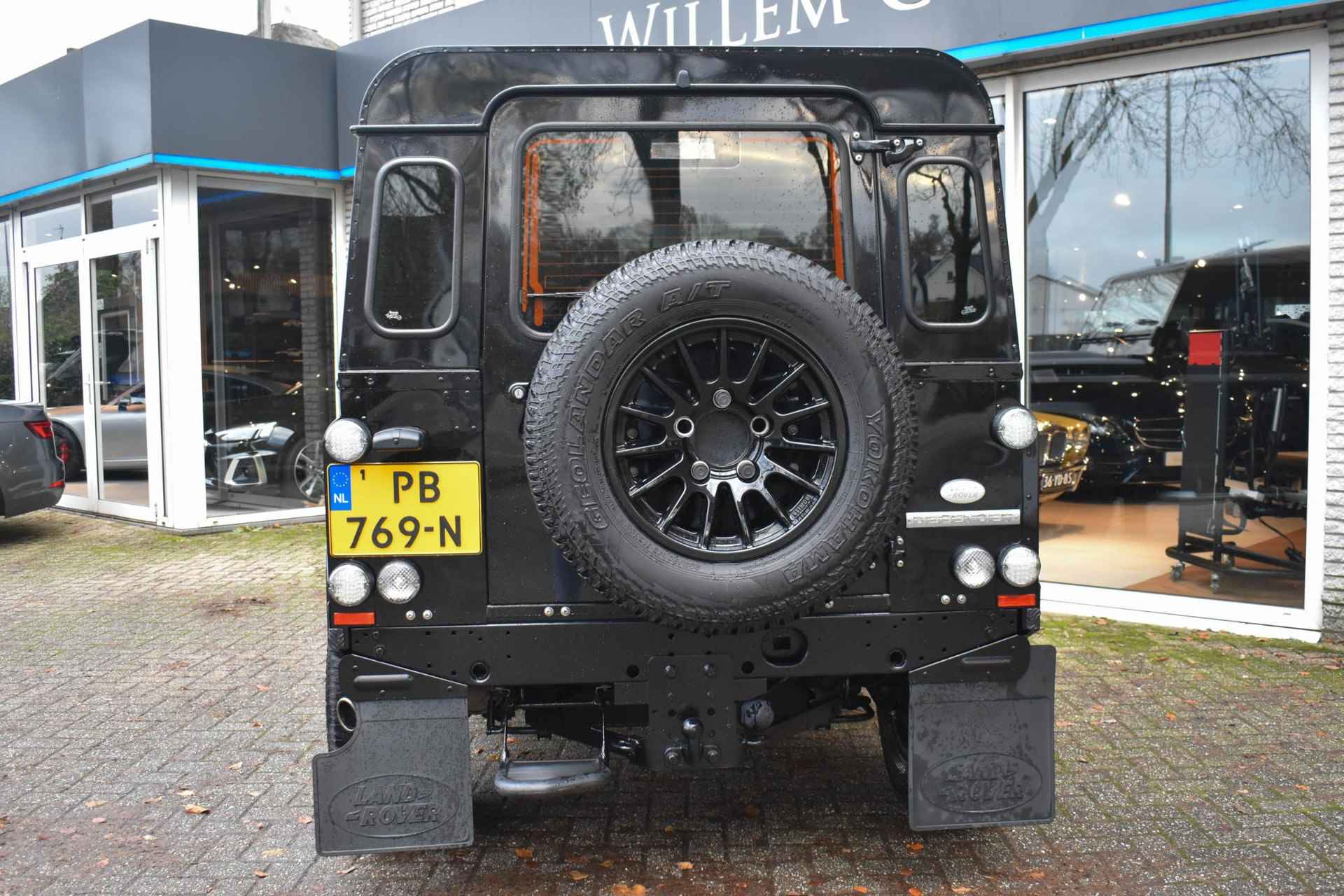 Land Rover Defender 2.4 TD 90 SW SVX 60th Anniversary UNIEK Schuifdak - 24/45