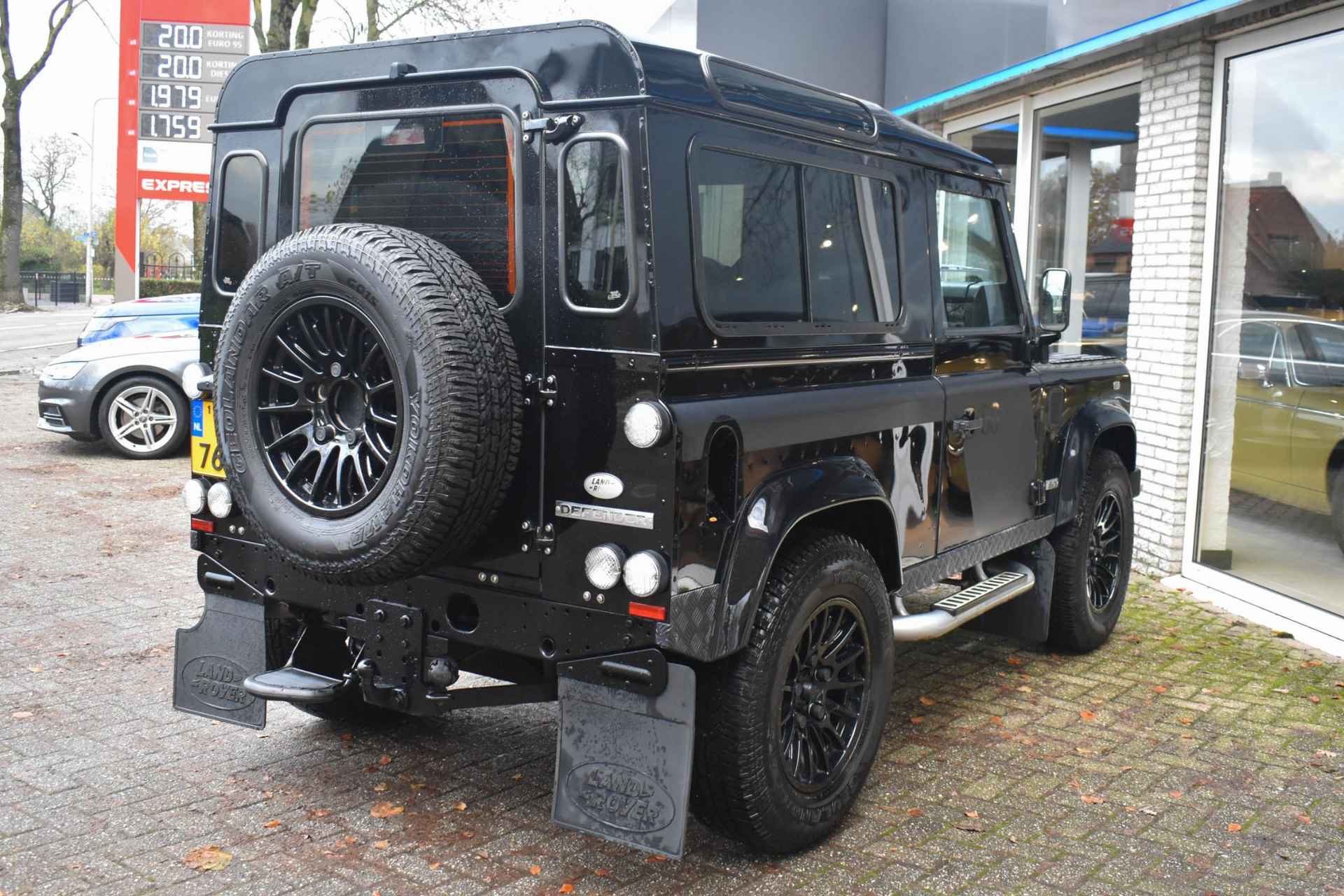 Land Rover Defender 2.4 TD 90 SW SVX 60th Anniversary UNIEK Schuifdak - 27/45