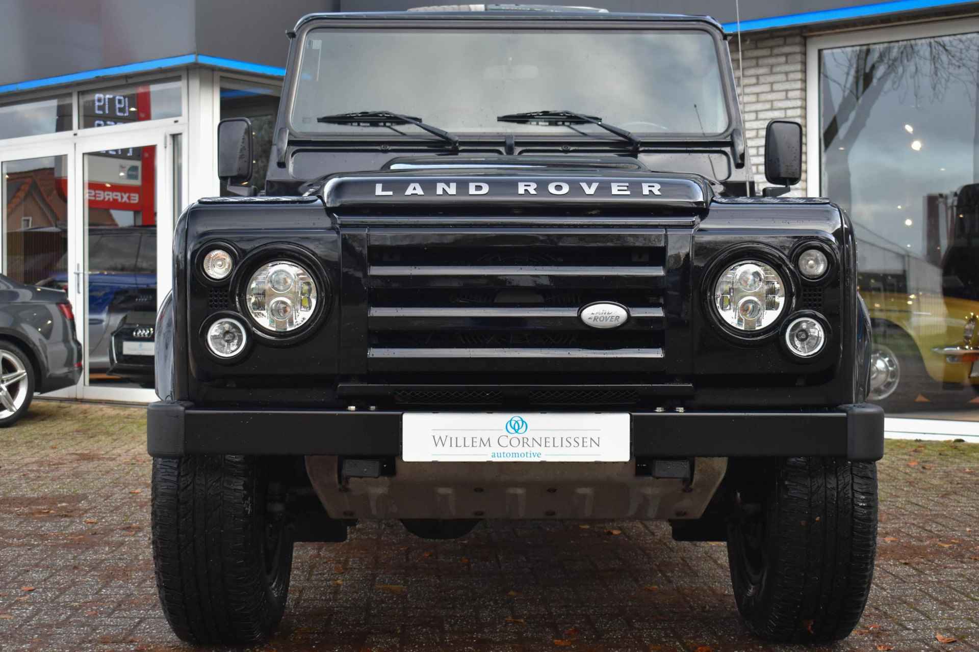 Land Rover Defender 2.4 TD 90 SW SVX 60th Anniversary UNIEK Schuifdak - 38/45