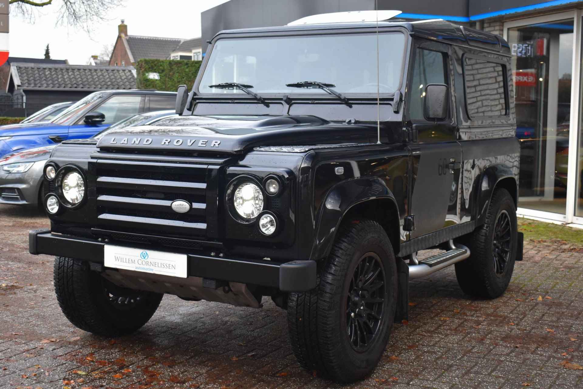 Land Rover Defender 2.4 TD 90 SW SVX 60th Anniversary UNIEK Schuifdak - 43/45