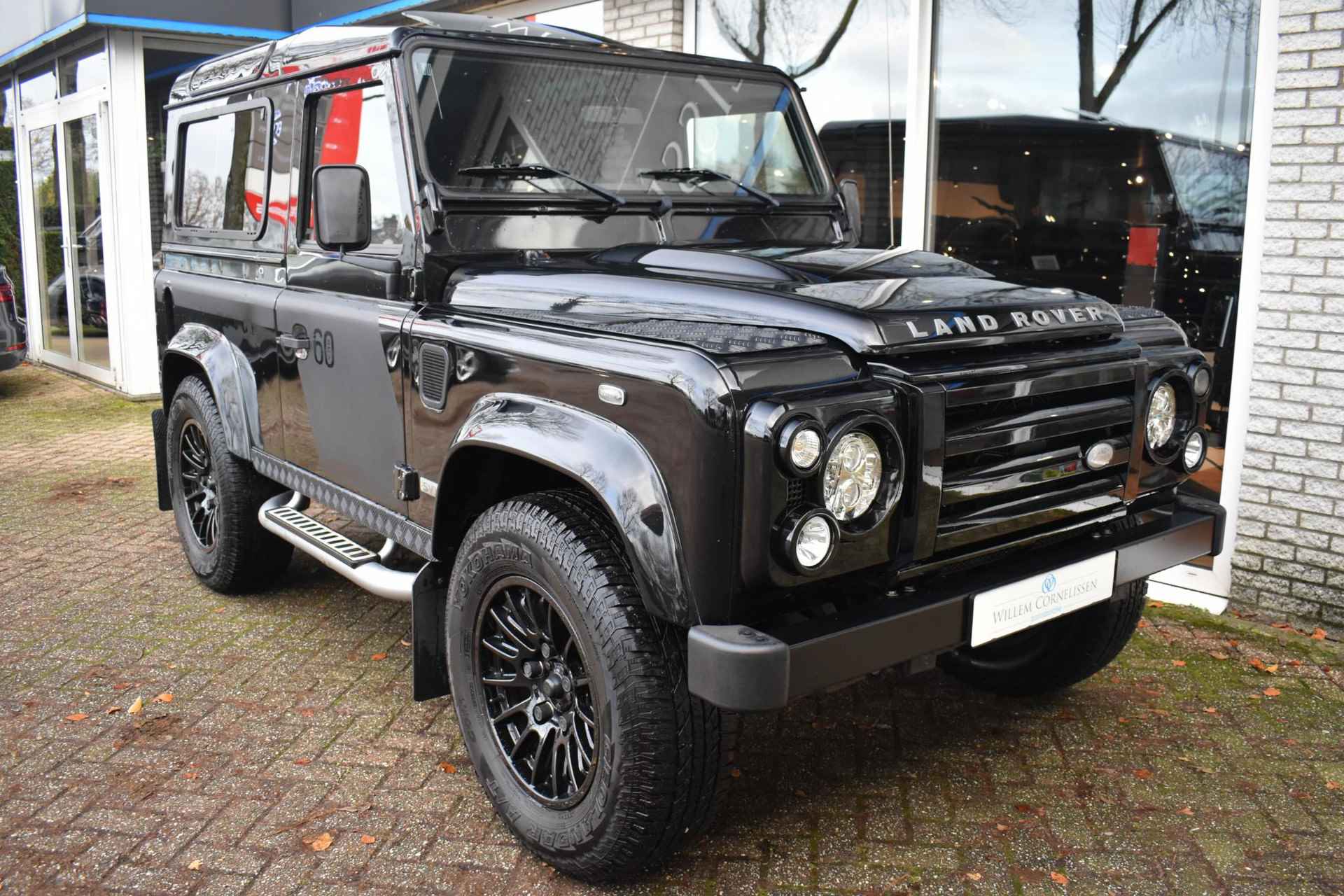 Land Rover Defender 2.4 TD 90 SW SVX 60th Anniversary UNIEK Schuifdak - 44/45