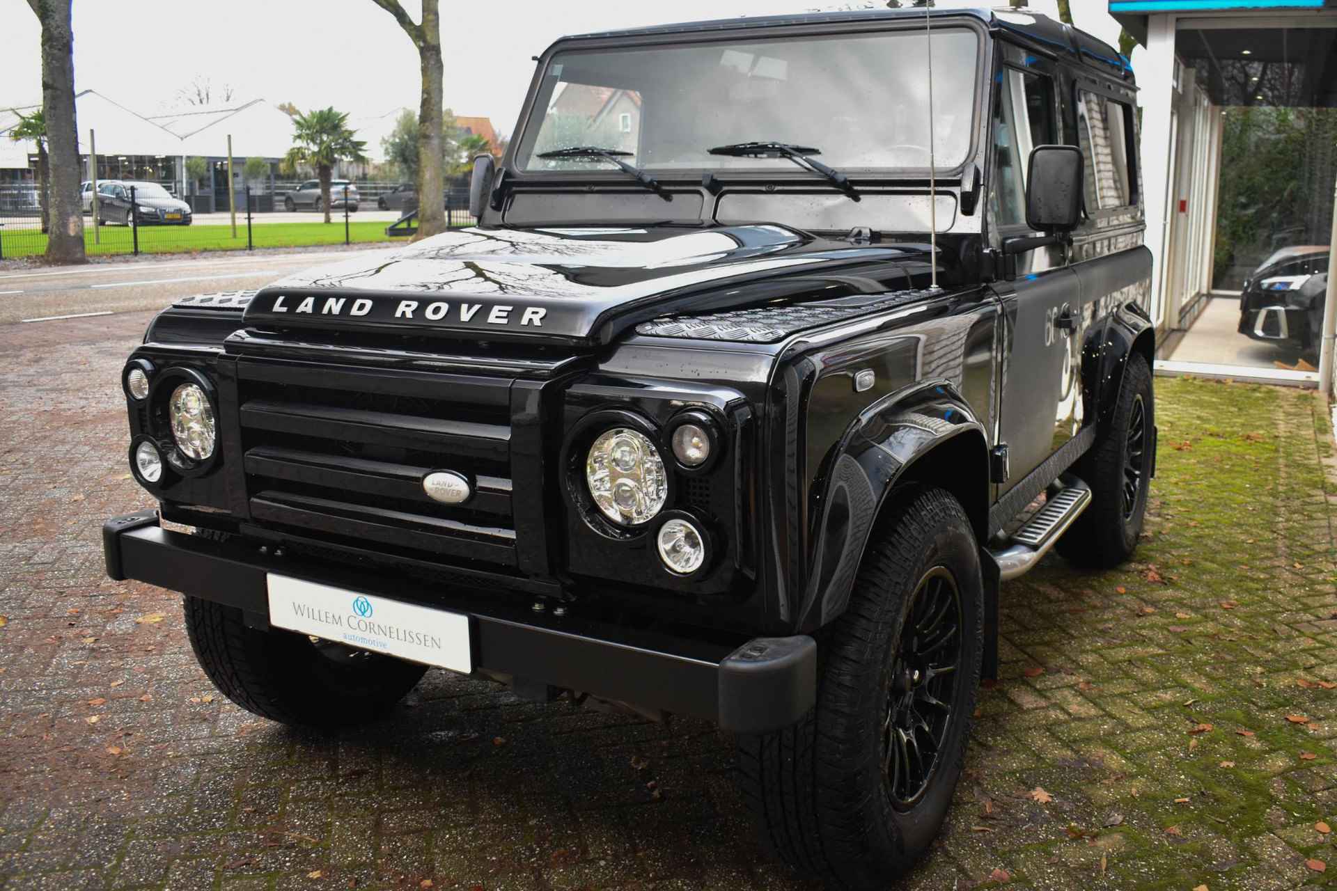 Land Rover Defender 2.4 TD 90 SW SVX 60th Anniversary UNIEK Schuifdak - 45/45