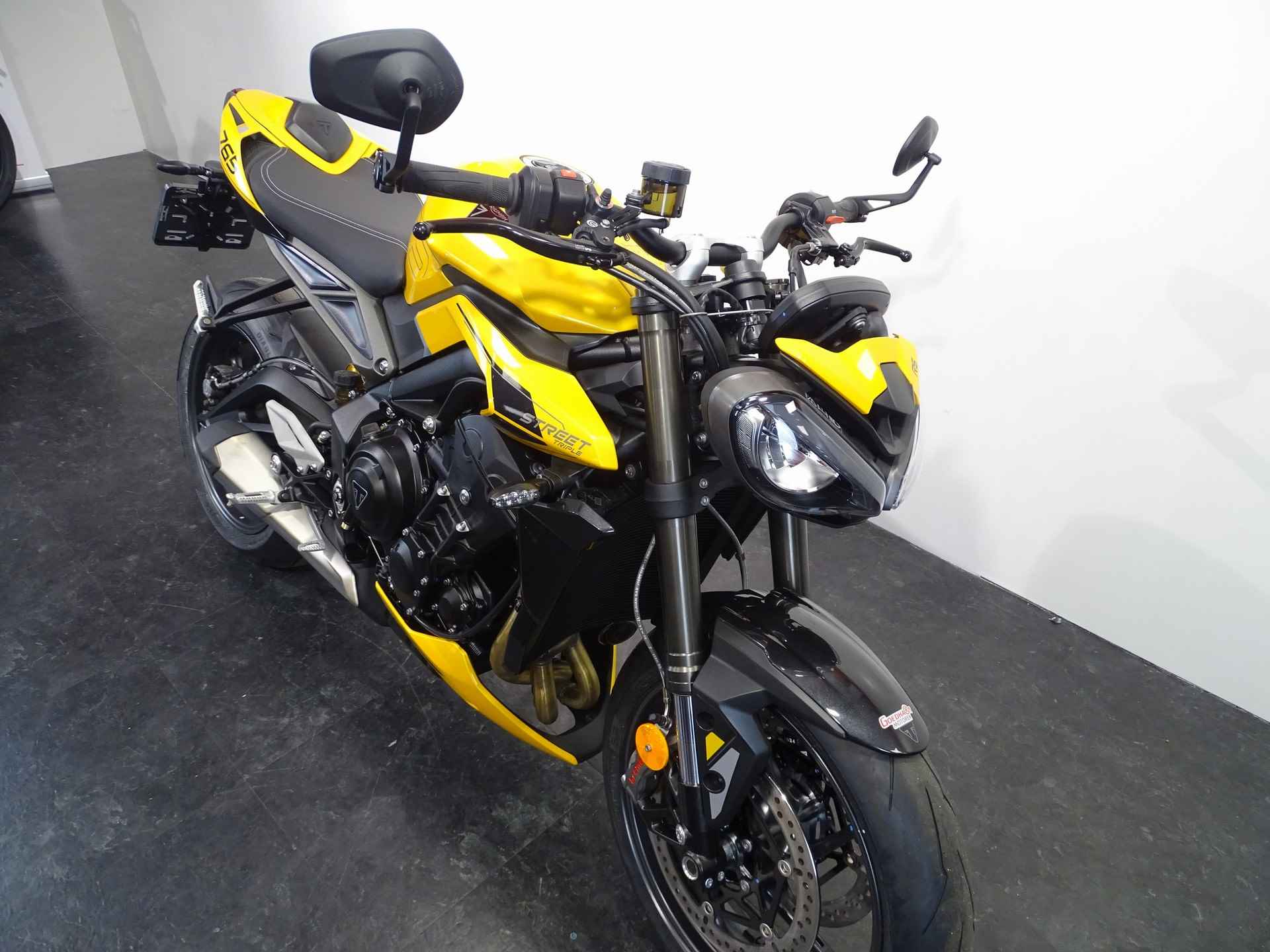 Triumph STREET TRIPLE RS - 2/7