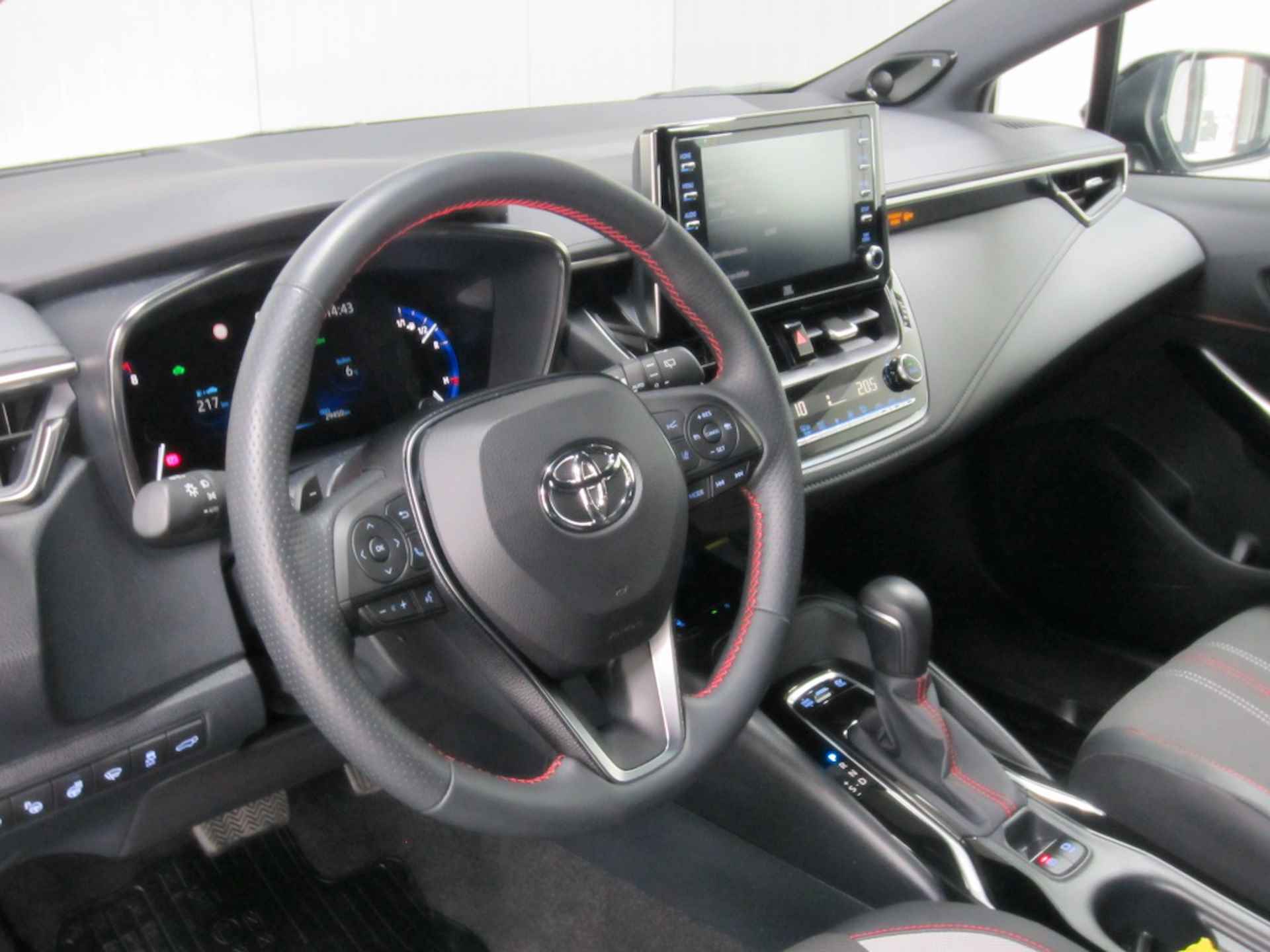 Toyota Corolla Touring Sports 2.0 Hybride GR-Sport Plus Clima Cruise 18 inch Camera Carplay - 26/30