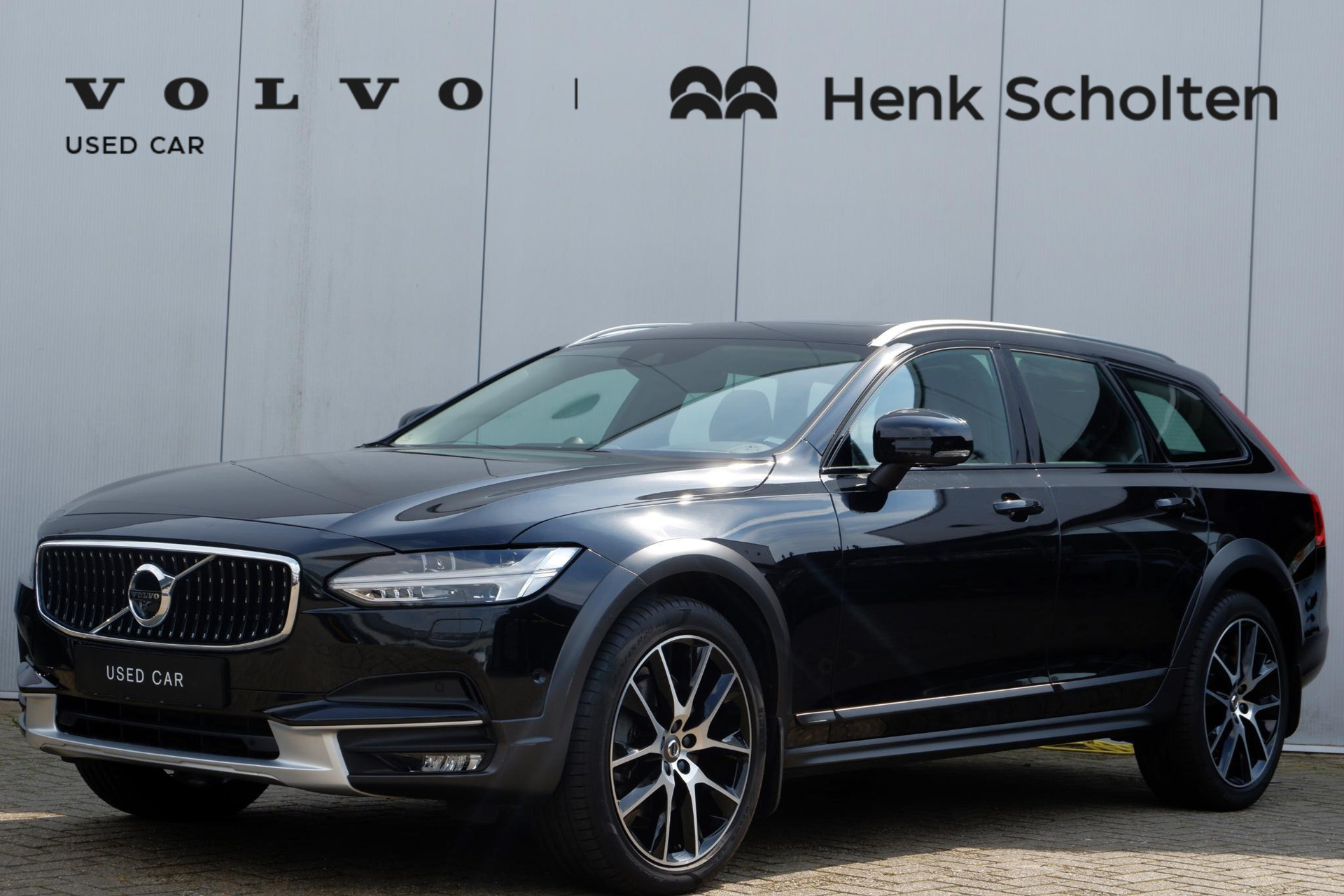 Volvo V90 Cross Country D5 235PK AUT8 Pro, Bowers&Wilkins Audio, Trekhaak semi elektrisch, Massagestoelen, Head-Up Display, 360 graden camera, Adaptieve Cruise Control met Pilot Assist, Actieve Bochtverlichting, Stoelventilatie, Panoramadak, BLIS Dodehoekassistent, Stoelverwarming voor + achter, Lederen dashboard, Stoelen met geheugenfunctie