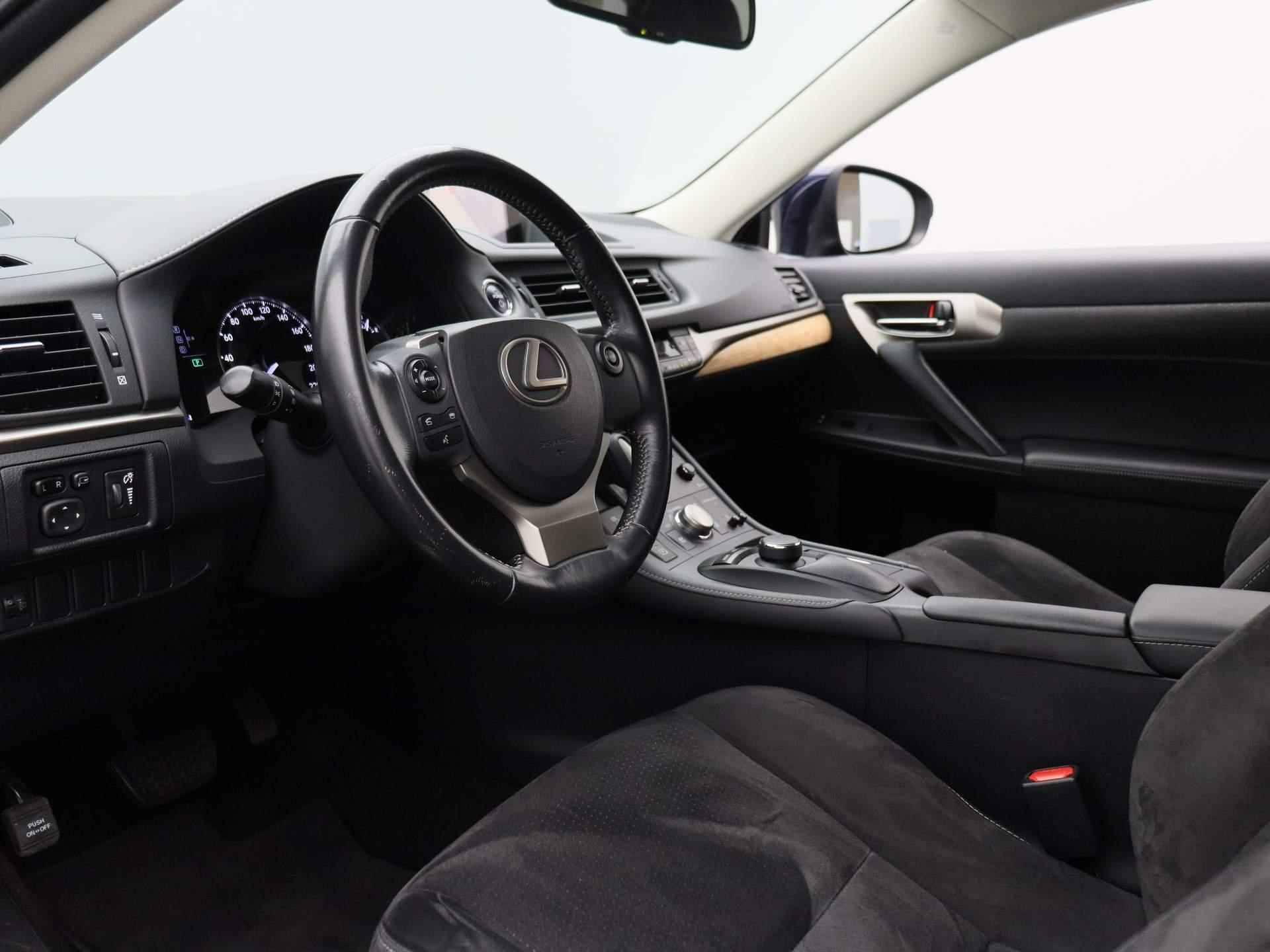 Lexus CT 200h 25th Edition | Sportstoelen | Stoelverwarming | Climate Control | Parkeersensoren | - 30/38