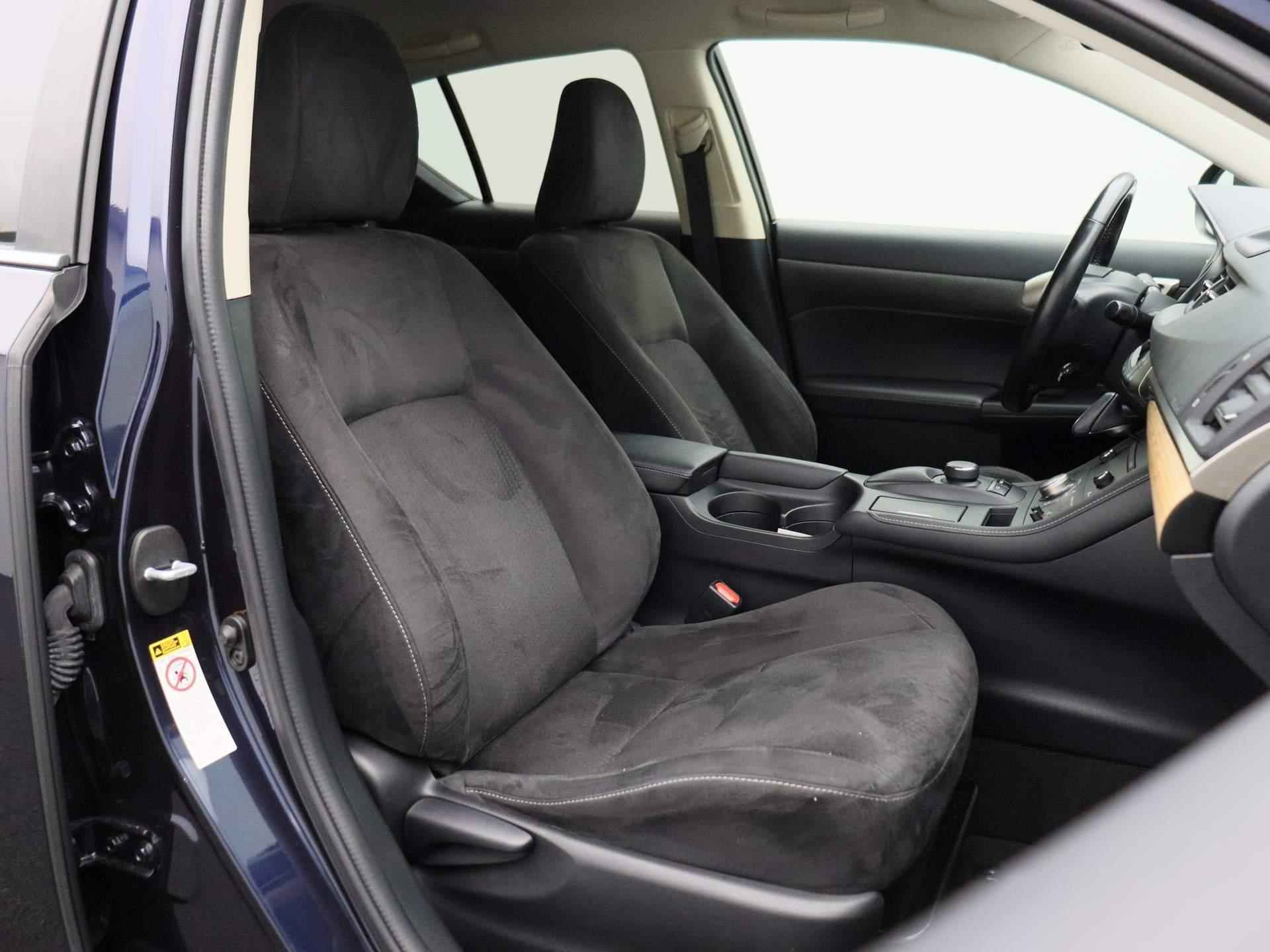 Lexus CT 200h 25th Edition | Sportstoelen | Stoelverwarming | Climate Control | Parkeersensoren | - 32/38