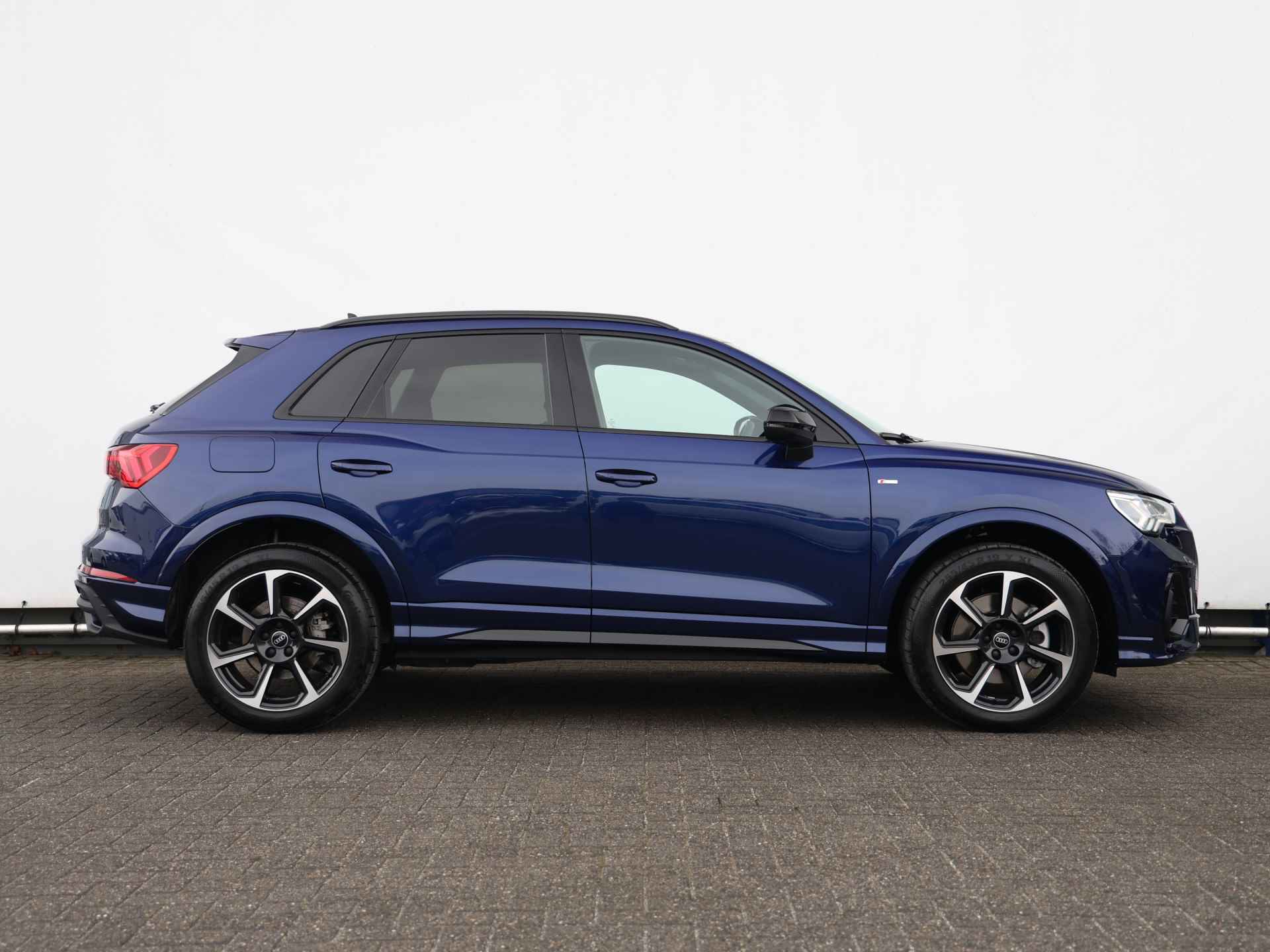 Audi Q3 45 TFSI e S edition 245pk | Keyless | Trekhaak | Adaptive Cruise | Dodehoekdetectie | Trekhaak | 19" Velgen | Apple Carplay | Navi - 2/32