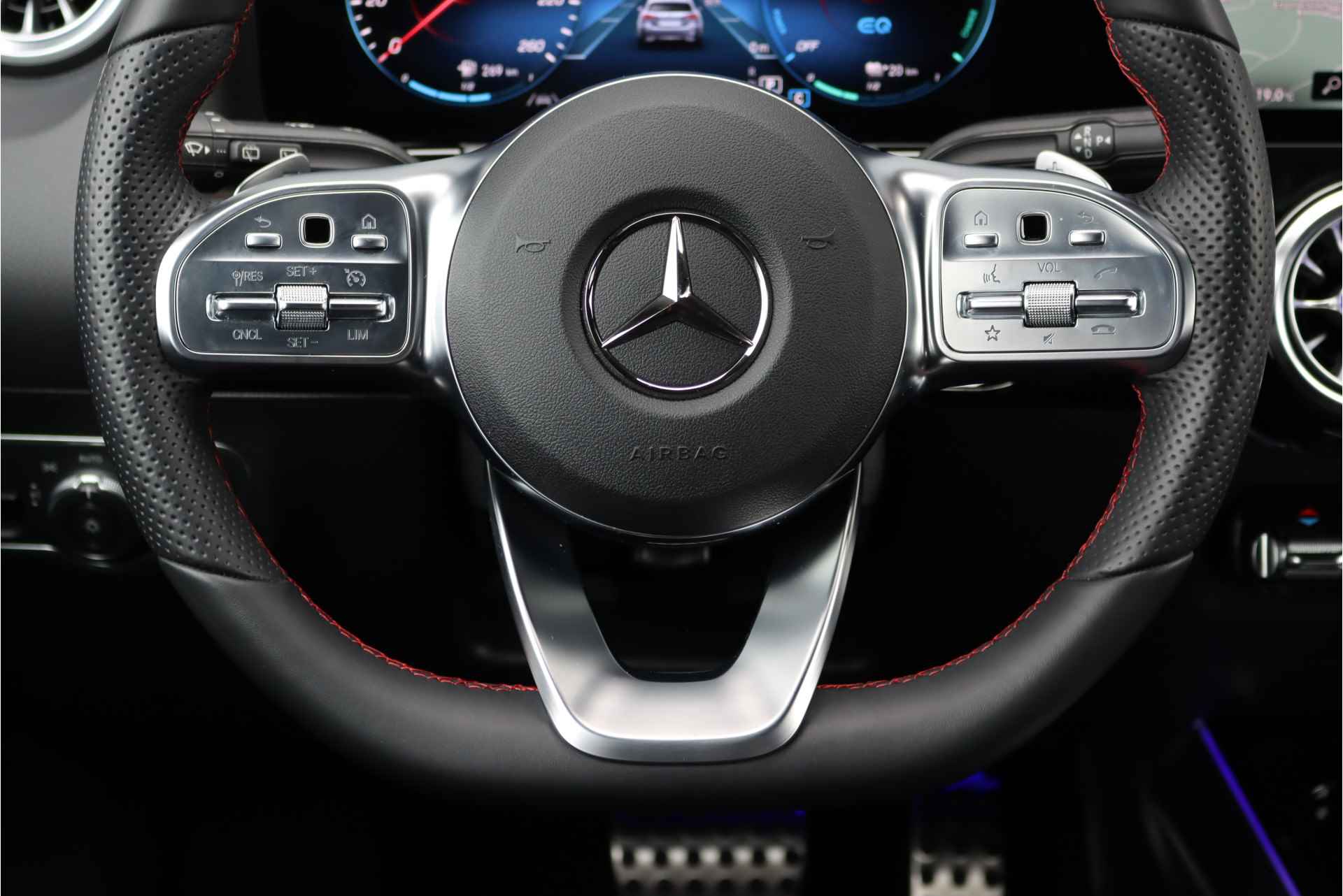 Mercedes-Benz GLA 250 e AMG Line Aut8, Nightpakket, Trekhaak, Camera, Augmented Reality, Stoelverwarming, Sfeerverlichting, Spoorassistent, Cruise Control, Zitcomfortpakket, Etc. - 26/40