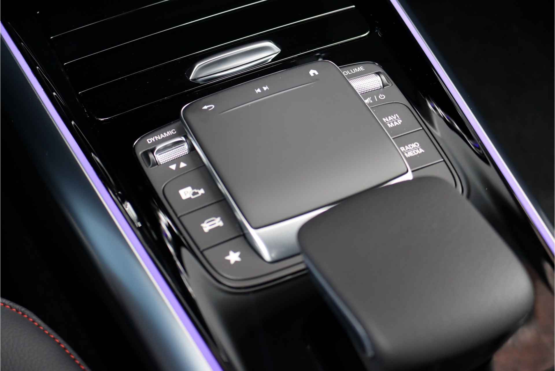 Mercedes-Benz GLA 250 e AMG Line Aut8 | Nightpakket | Trekhaak | Camera | Augmented Reality | Stoelverwarming | Sfeerverlichting | Spoorassistent | Cruise Control | Zitcomfortpakket | - 30/40