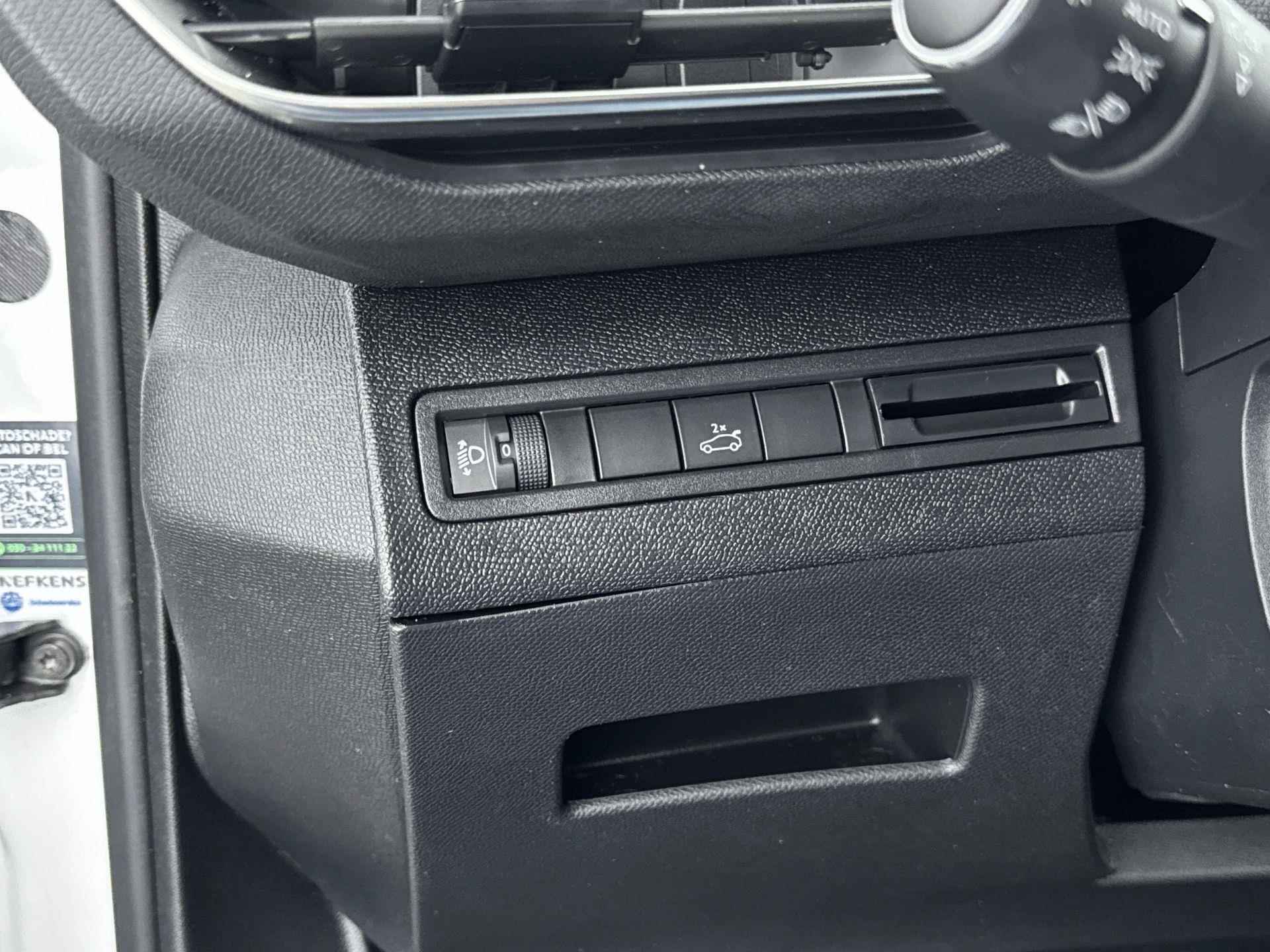 Peugeot 3008 SUV 1.2 130 pk Blue Lease Premium Automaat | Navigatie | Camera | Elektrische Achterklep | CarPlay - 14/38