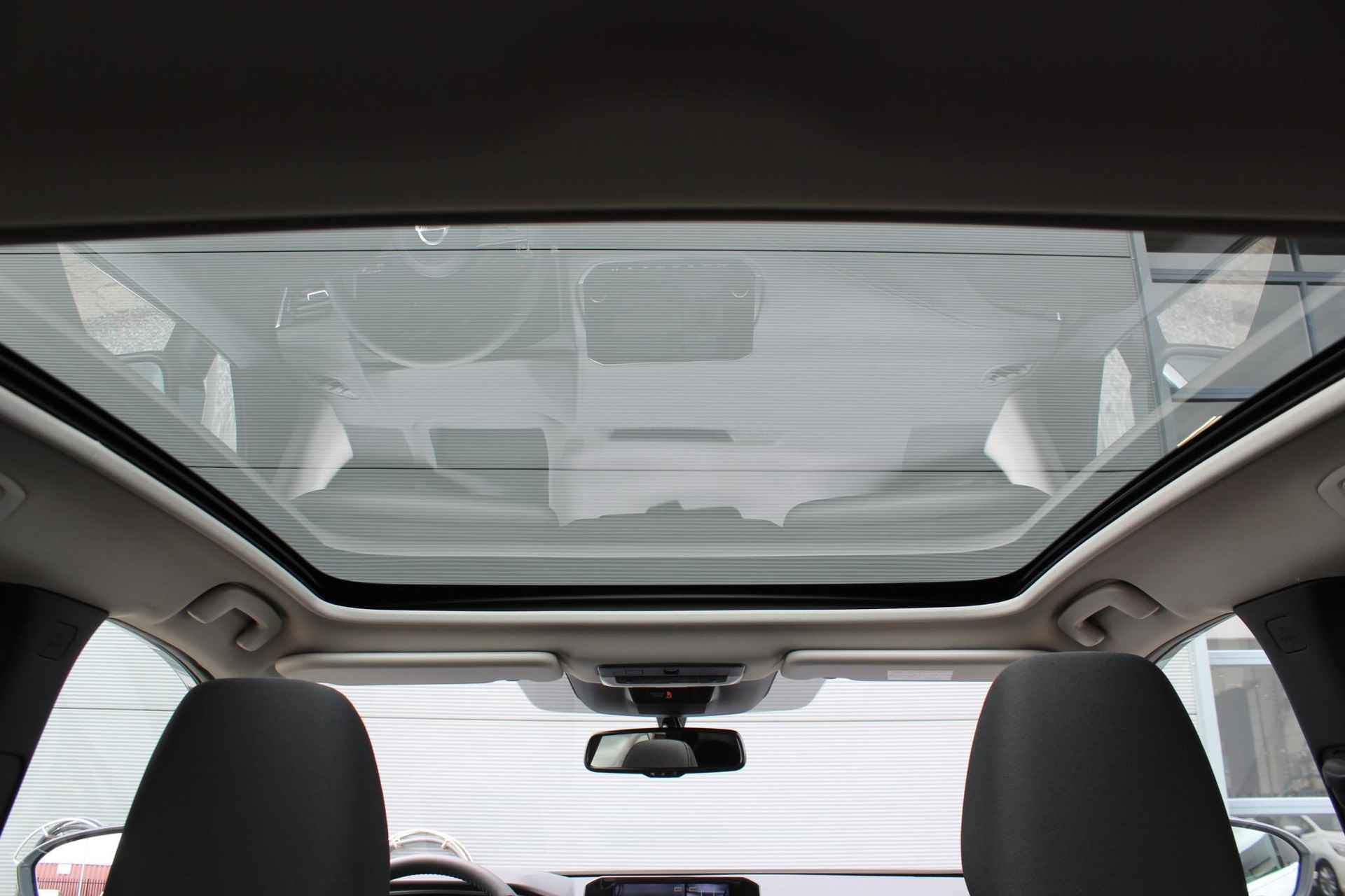 Nissan Qashqai 1.3 MHEV Premiere Edition Design Pack | Panoramadak | Head-Up Display | Navigatie | 360° Camera | Keyless Entry | Matrix-LED | Rijklaarprijs! - 12/25