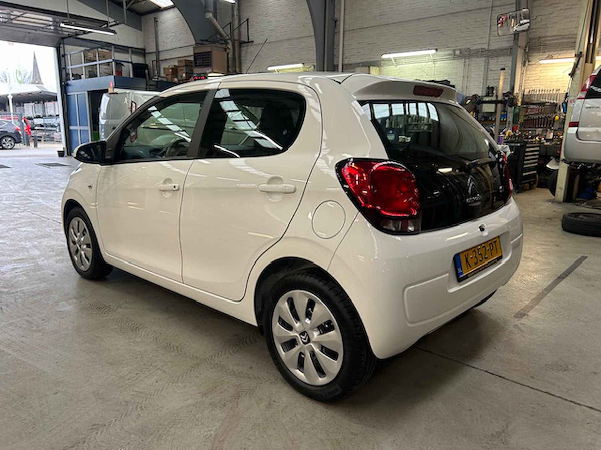 Citroen C1 1.0 VTi 72PK 5D Feel | Airco | Bluetooth | Elektr. ramen | NAP | Rijklaar prijs! - 4/17