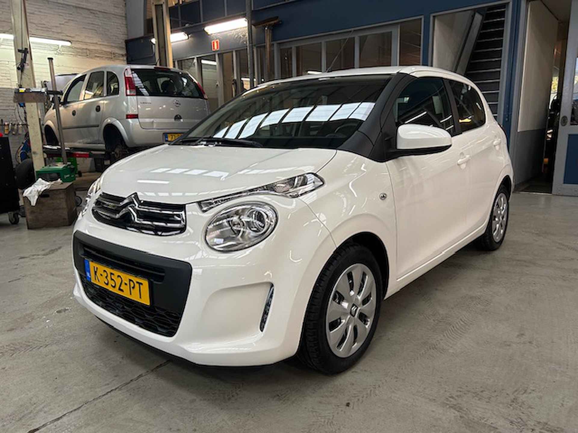 Citroen C1 1.0 VTi 72PK 5D Feel | Airco | Bluetooth | Elektr. ramen | NAP | Rijklaar prijs! - 3/17