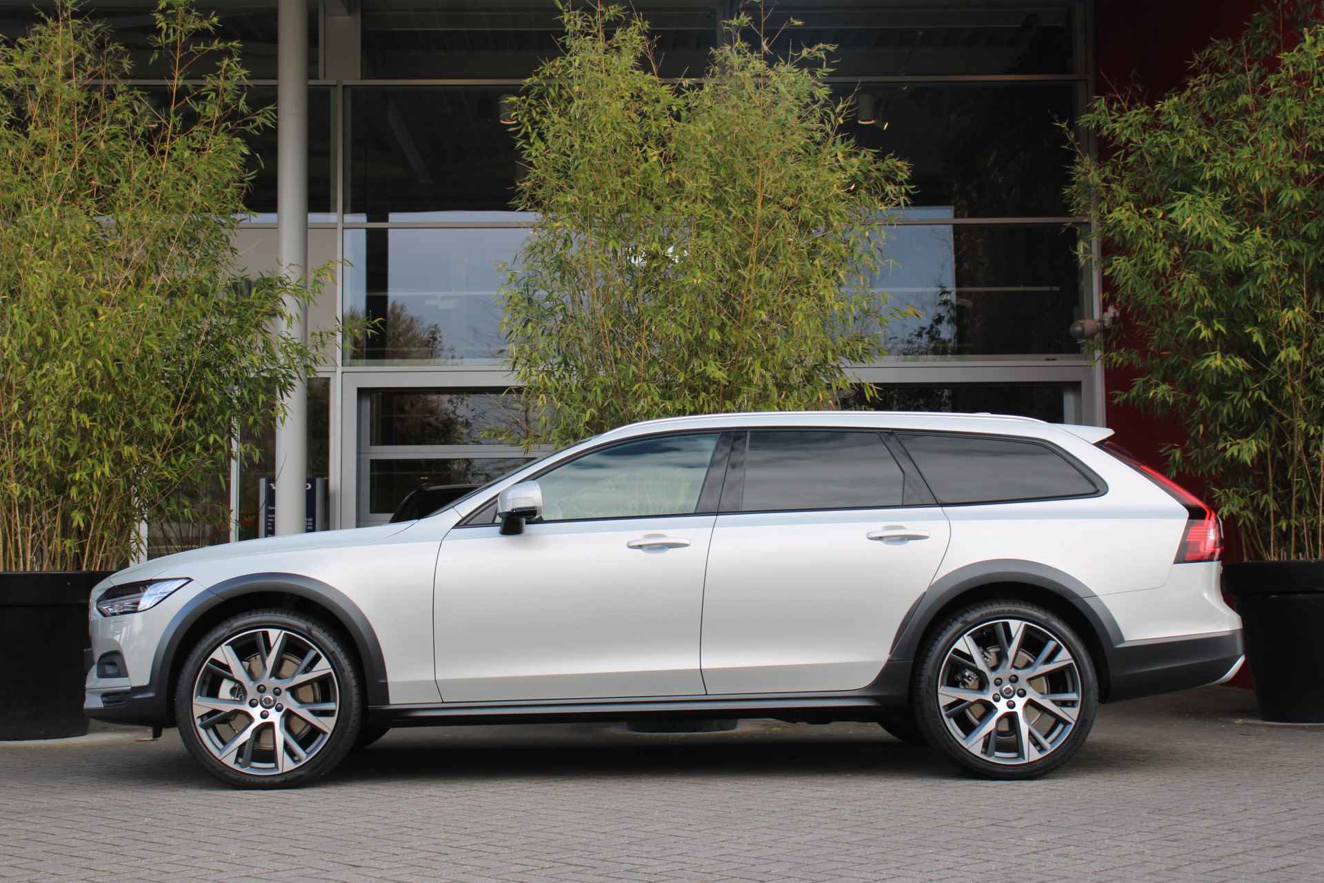 Volvo V90 Cross Country B5 AWD 250pk Pro | Bowers&Wilkins | Schuifdak | Power Seats | 360 Camera | Pilot Assist - 5/34