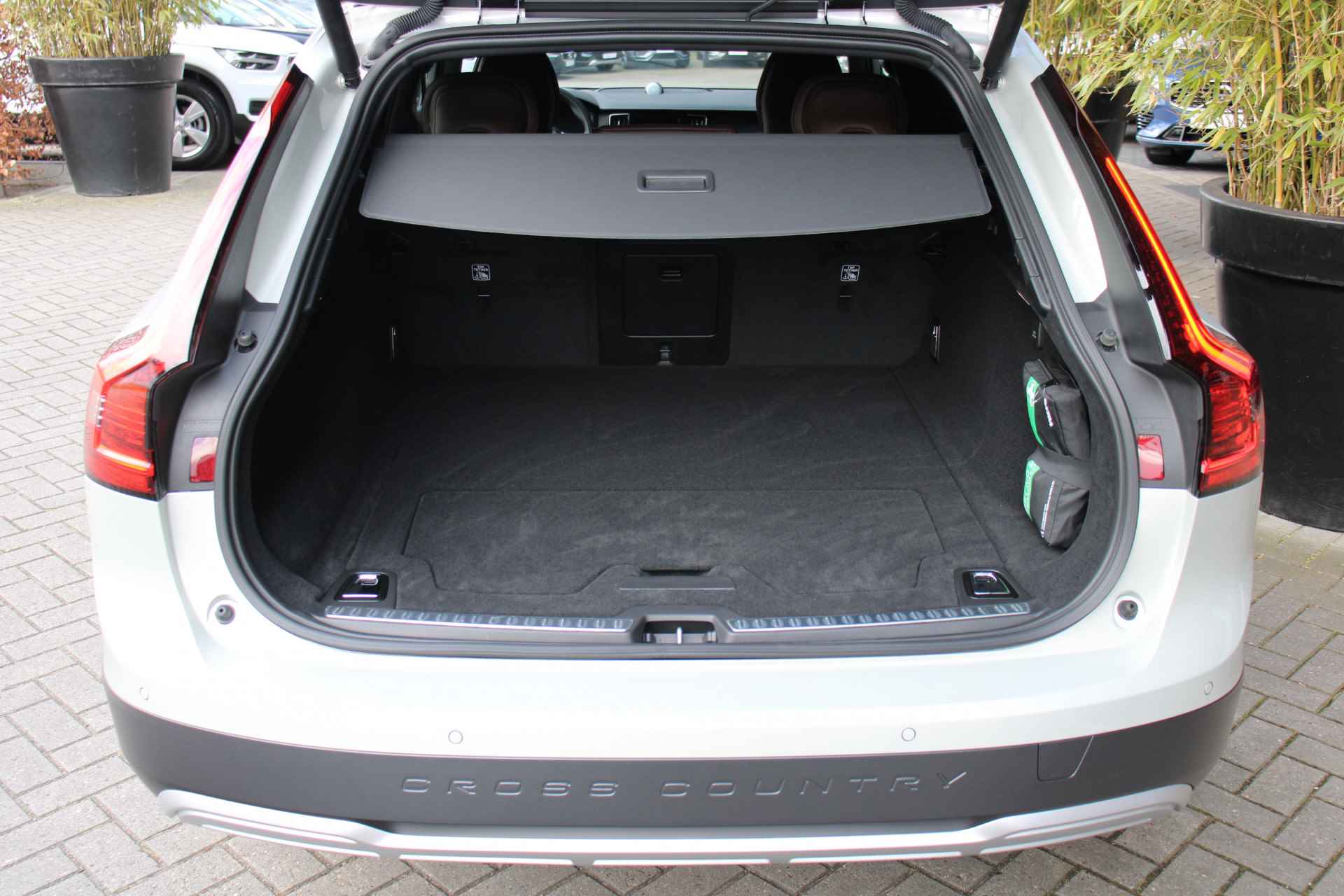 Volvo V90 Cross Country B5 AWD 250pk Pro | Bowers&Wilkins | Schuifdak | Power Seats | 360 Camera | Pilot Assist - 9/34