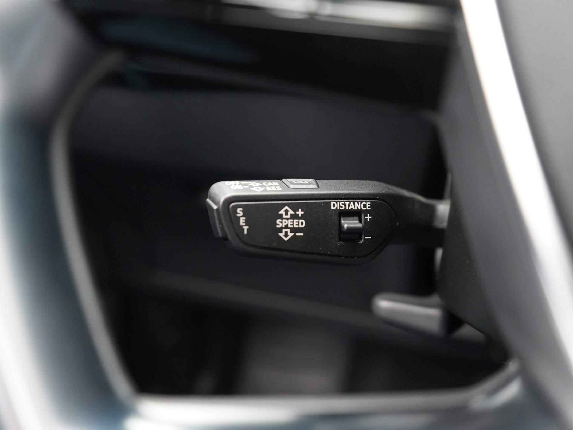 Audi E-Tron 50 Quattro Launch edition Black 71 kWh S-Line | Navi | Clima | Adaptive Cruise | LED | Panoramadak | Trekhaak | 20" - 17/57