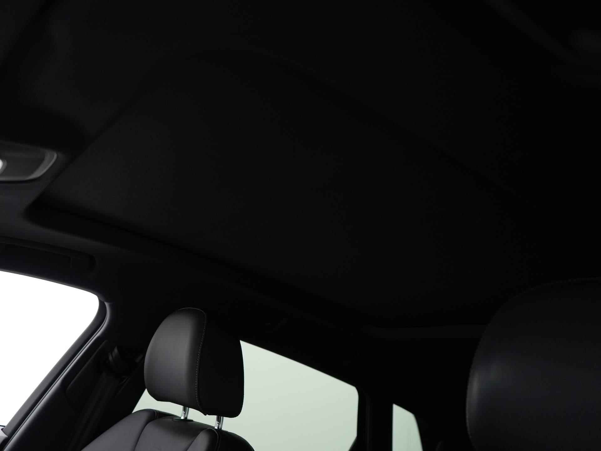 Audi E-Tron 50 Quattro Launch edition Black 71 kWh S-Line | Navi | Clima | Adaptive Cruise | LED | Panoramadak | Trekhaak | 20" - 34/57