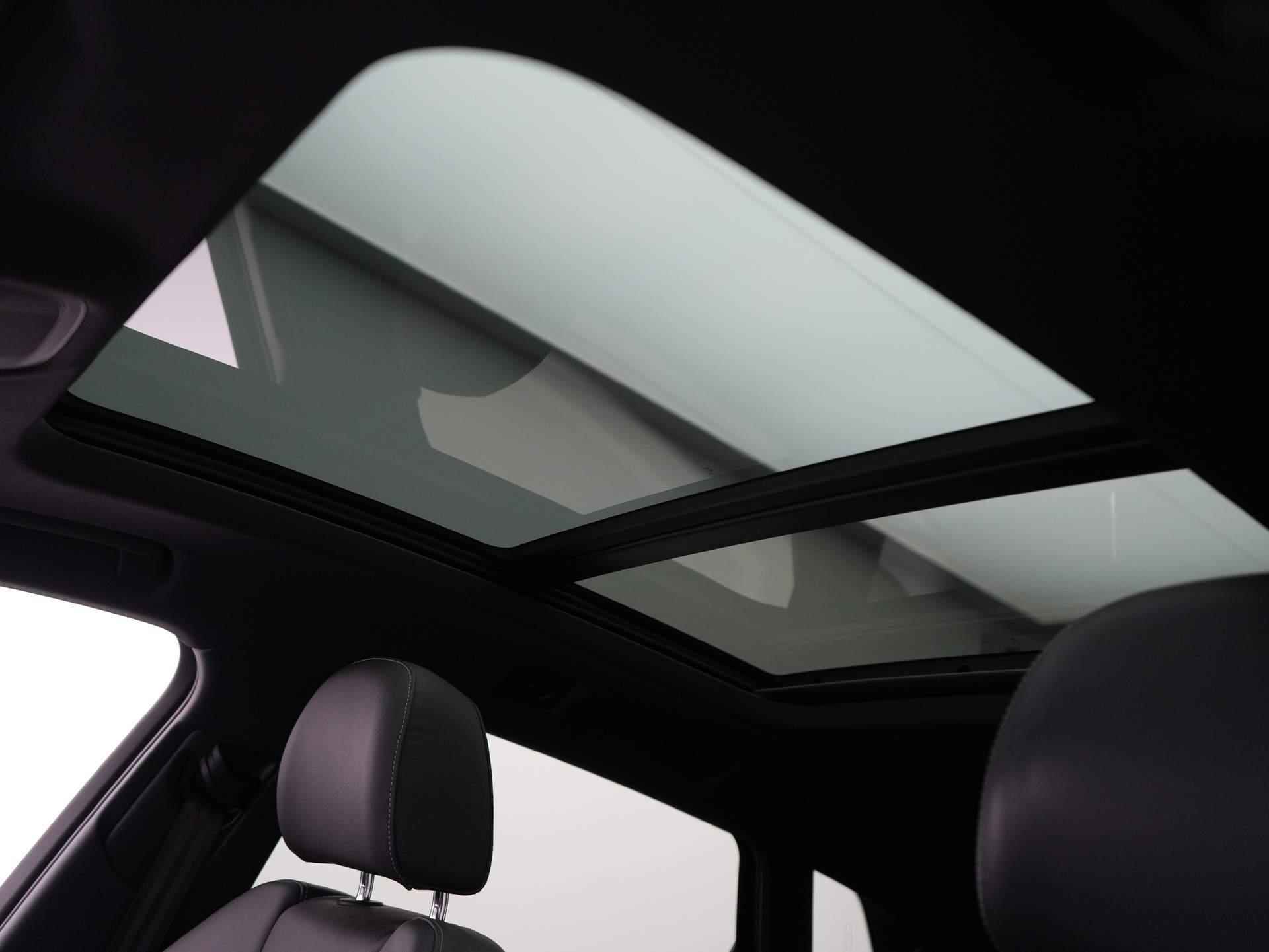 Audi E-Tron 50 Quattro Launch edition Black 71 kWh S-Line | Navi | Clima | Adaptive Cruise | LED | Panoramadak | Trekhaak | 20" - 35/57