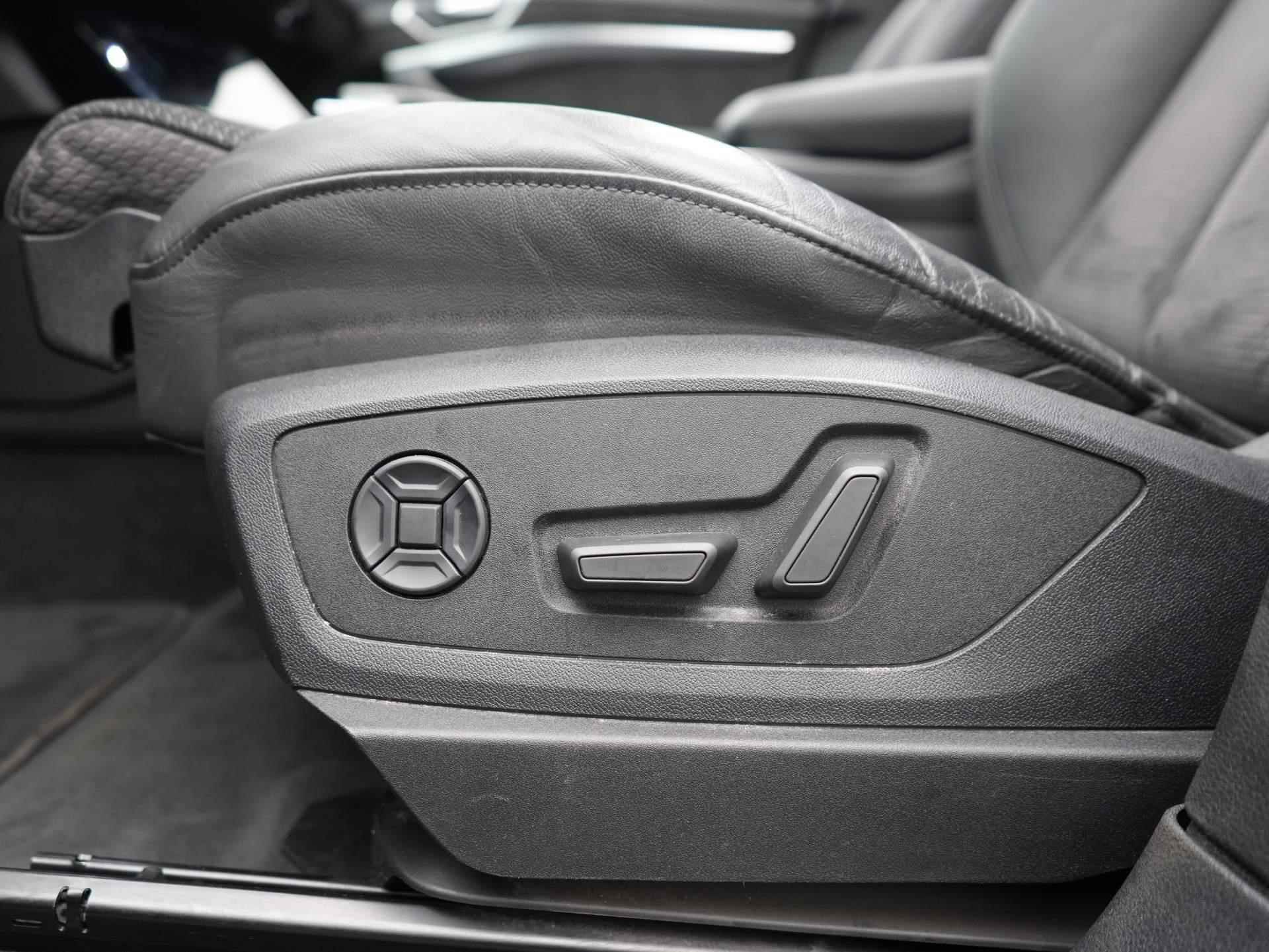 Audi E-Tron 50 Quattro Launch edition Black 71 kWh S-Line | Navi | Clima | Adaptive Cruise | LED | Panoramadak | Trekhaak | 20" - 39/57