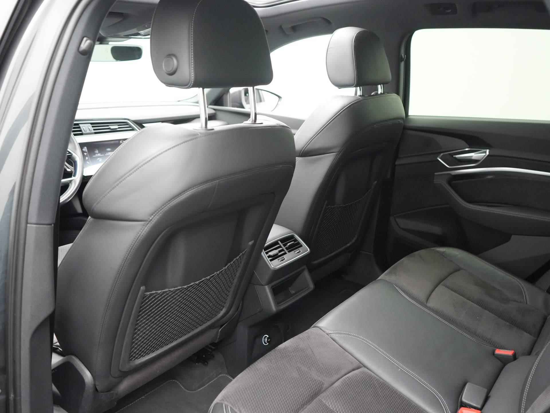 Audi E-Tron 50 Quattro Launch edition Black 71 kWh S-Line | Navi | Clima | Adaptive Cruise | LED | Panoramadak | Trekhaak | 20" - 44/57