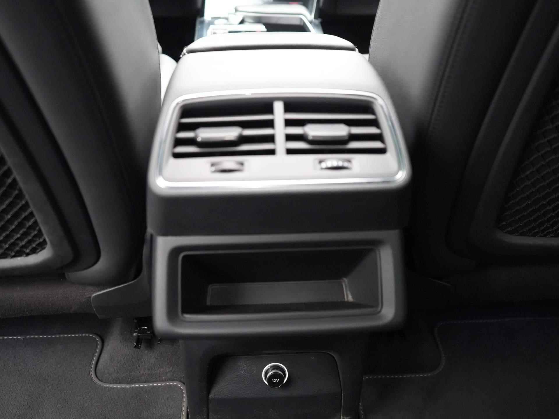 Audi E-Tron 50 Quattro Launch edition Black 71 kWh S-Line | Navi | Clima | Adaptive Cruise | LED | Panoramadak | Trekhaak | 20" - 47/57